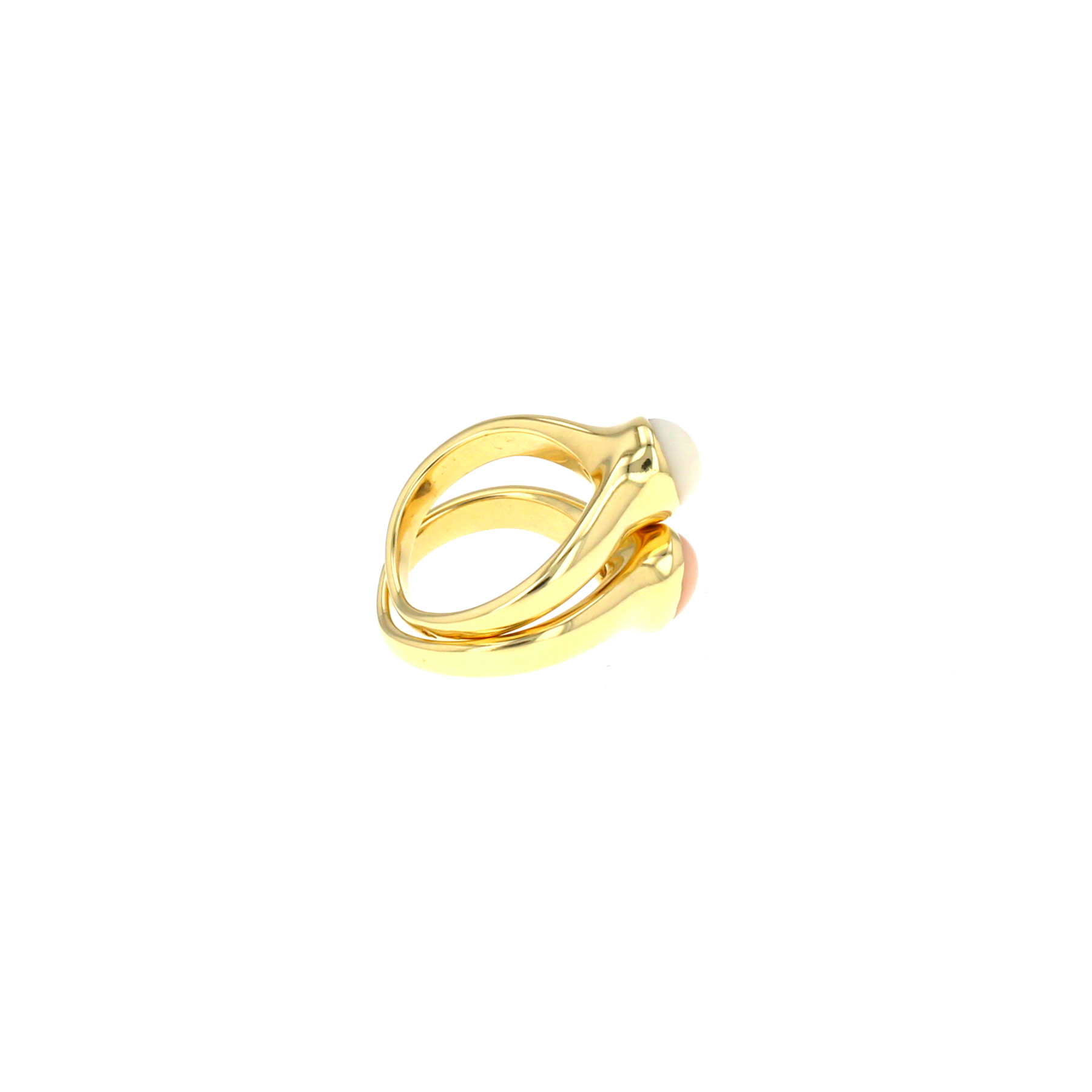 Paire de bagues Van Cleef & Arpels  en or jaune et corail