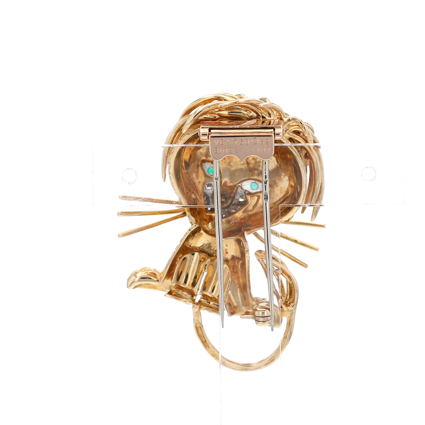 Broche época años 60 Van Cleef 
Arpels Lion Ebouriffé modelo grande de oro amarillo, diamantes y esmeralda