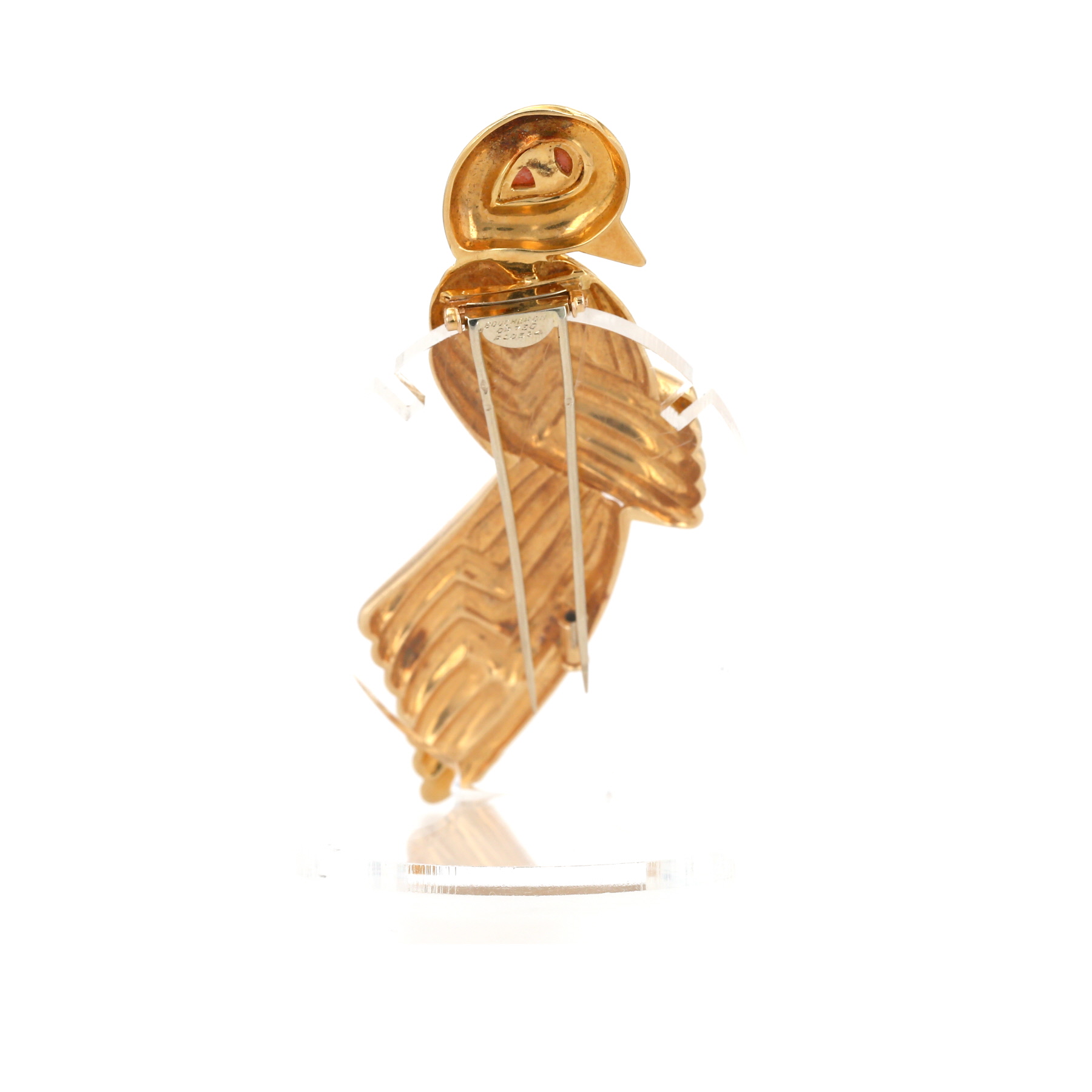 Spilla Boucheron  in oro giallo, corallo e onice