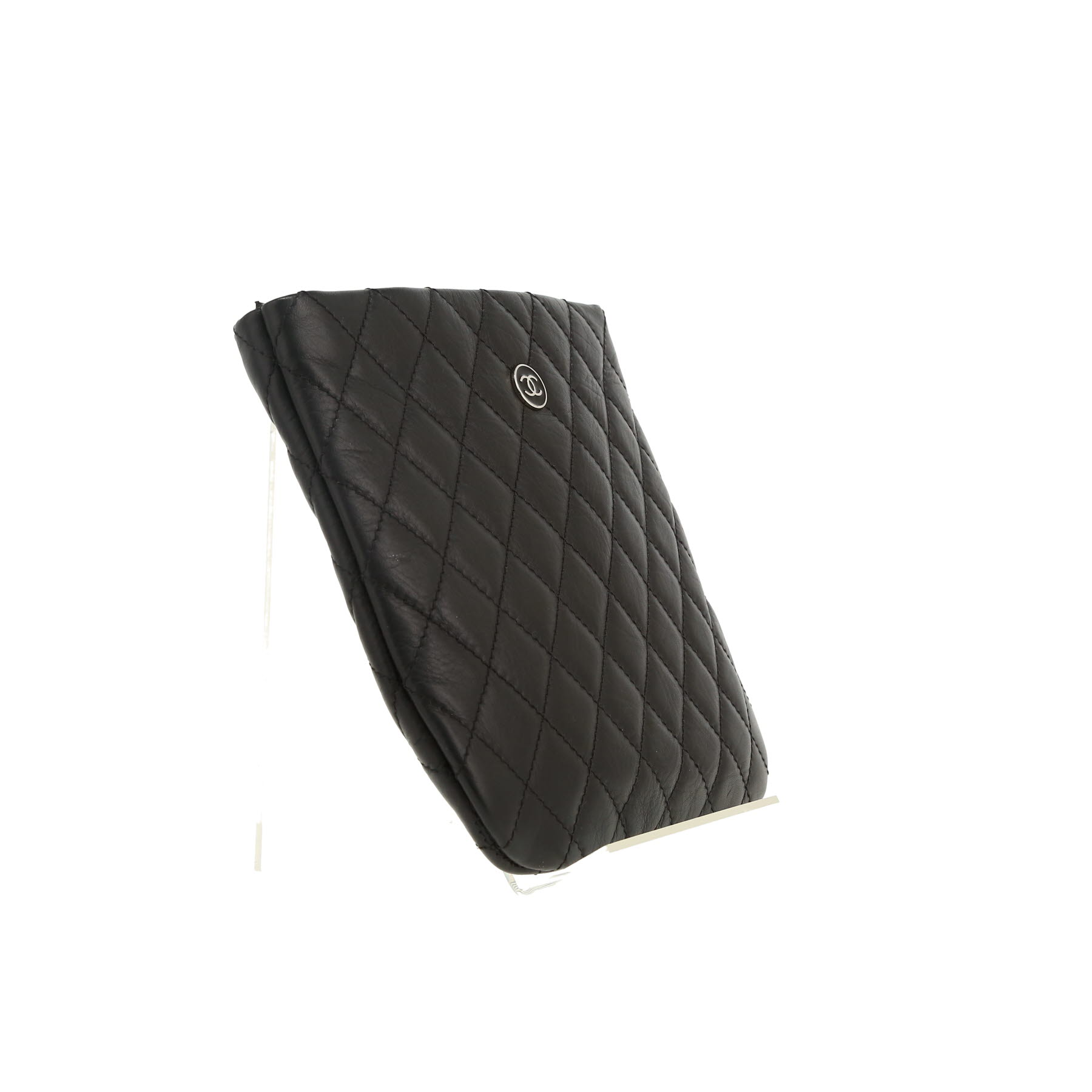 Chanel   shoulder bag  in black quilted leather