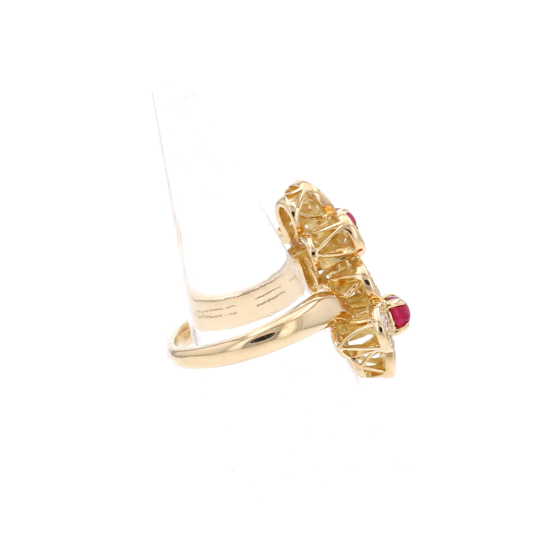 Van Cleef 
Arpels  ring in yellow gold, diamonds and ruby