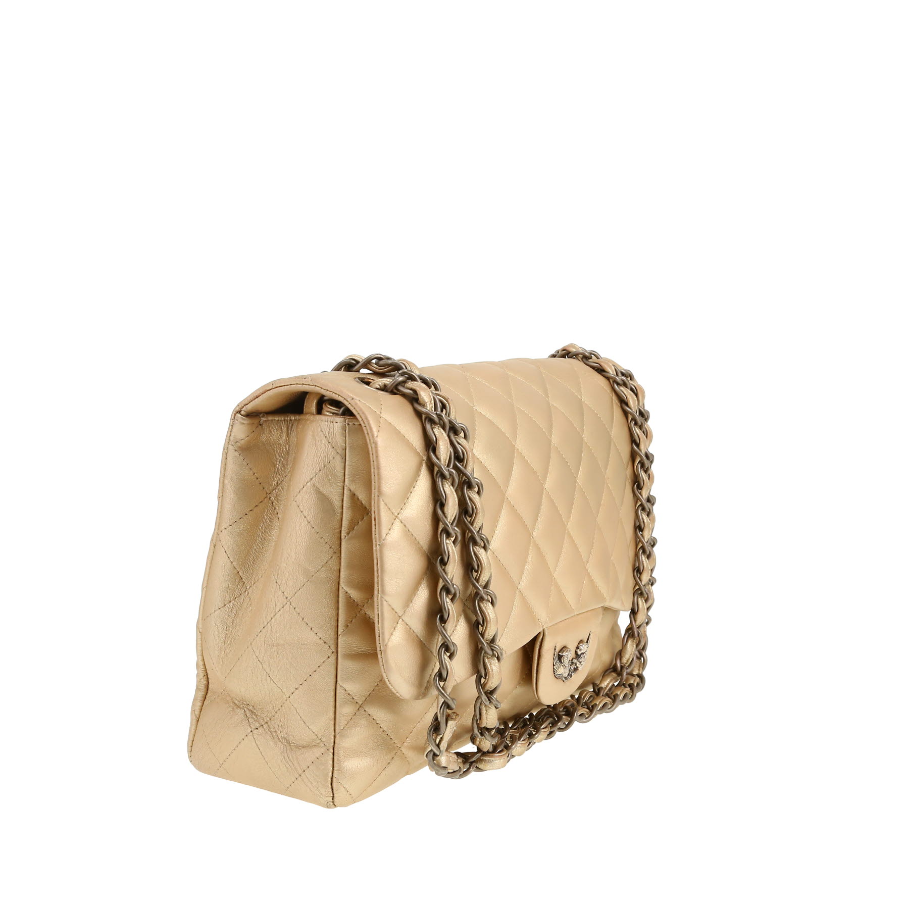 Chanel  Timeless Jumbo shoulder bag  in gold quilted leather