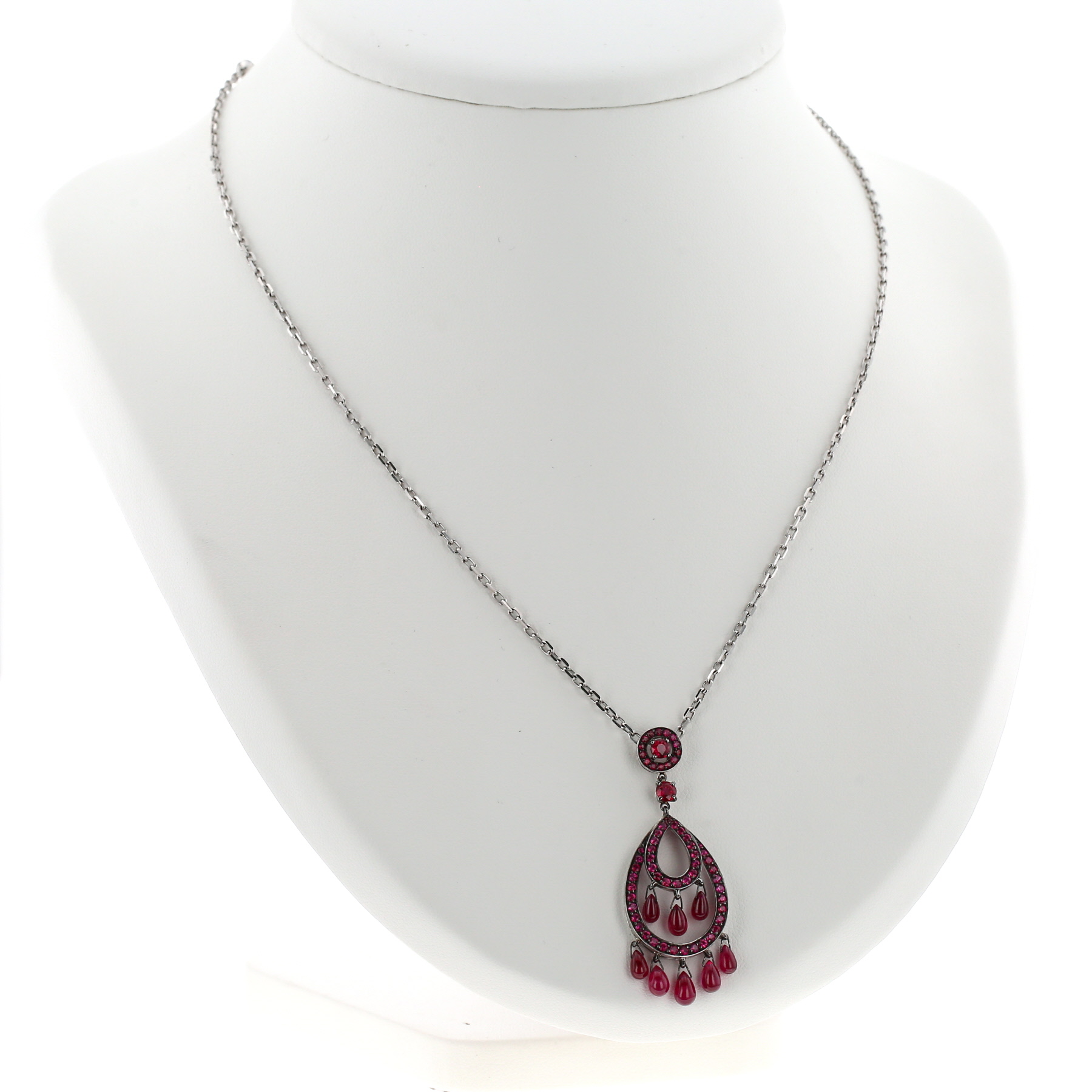Collana Boucheron Cinna in oro bianco e rubini