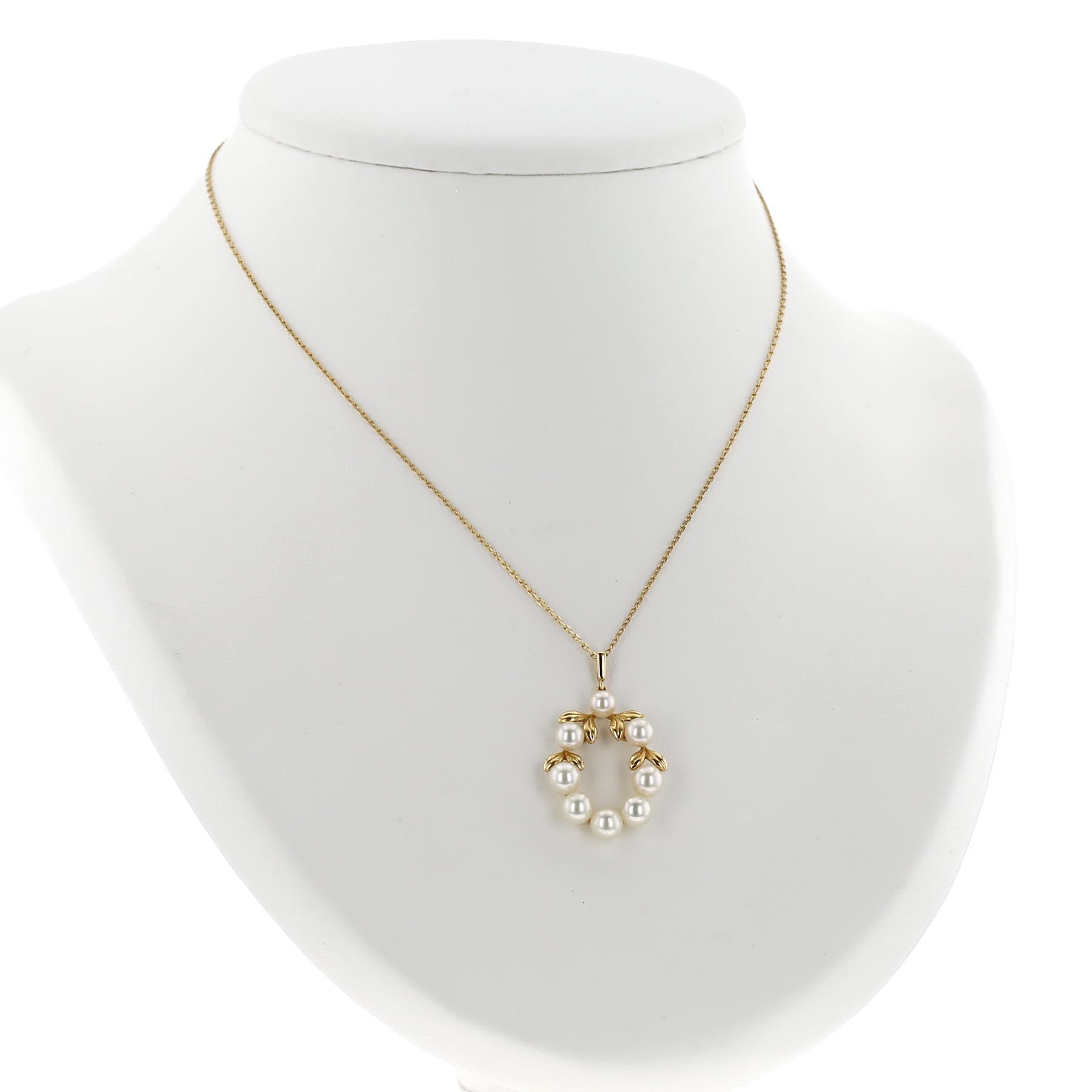 Mikimoto  pendant in yellow gold and Akoya cultured pearls