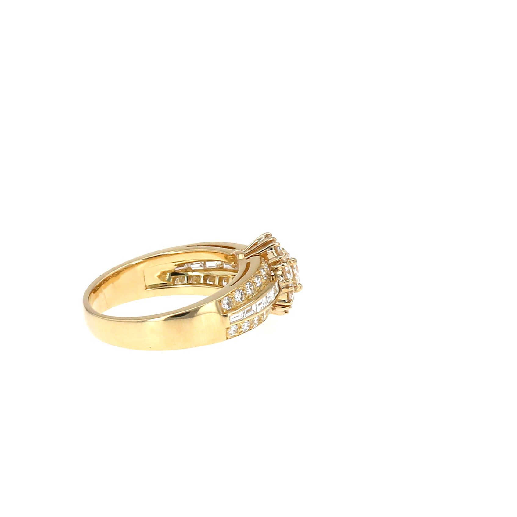 Anello Van Cleef 
Arpels  in oro giallo e diamanti
