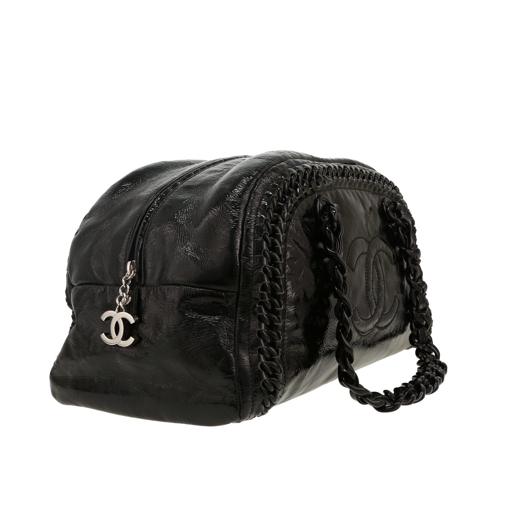 Chanel   handbag  in black patent leather