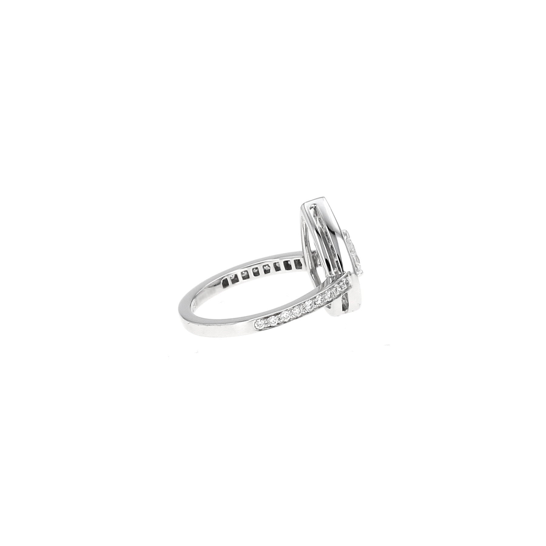Boucheron Ava ring in white gold and diamonds