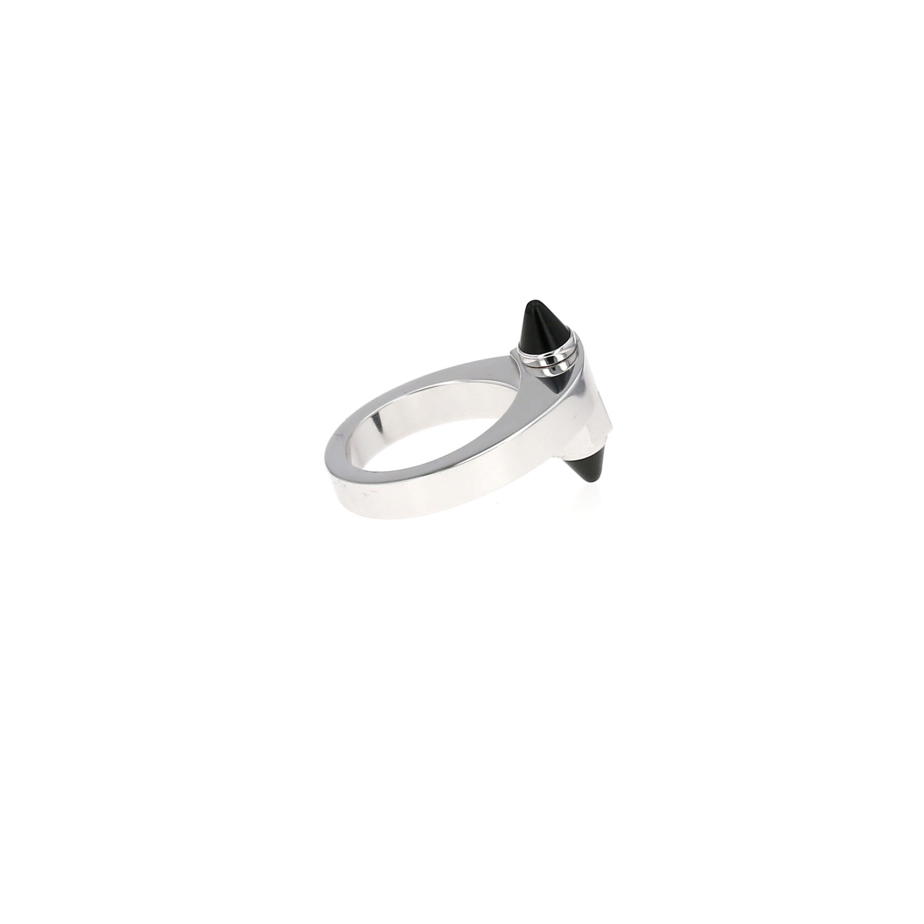 Opening Cartier Menotte ring in white gold and onyx