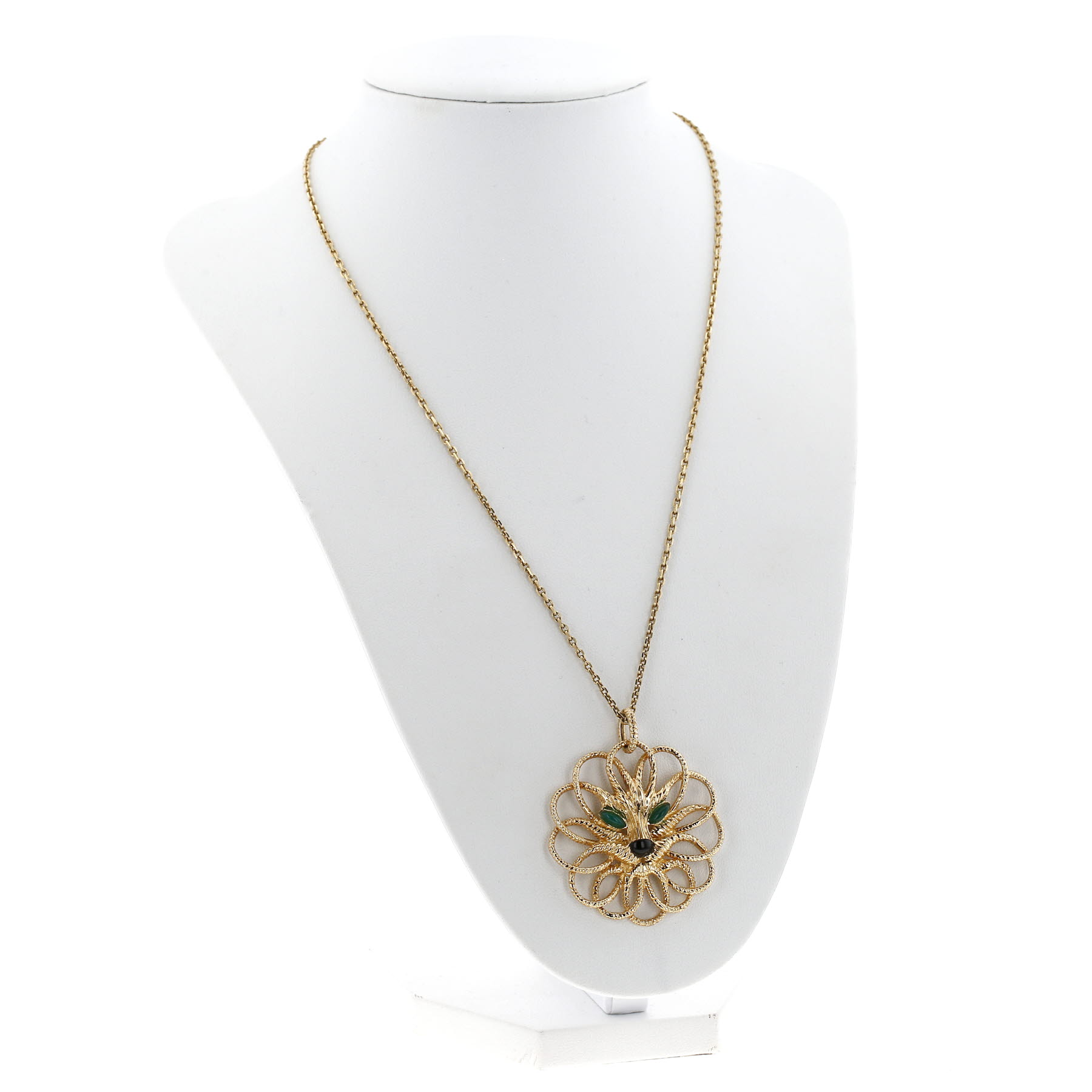 Van Cleef & Arpels  pendant in yellow gold, chrysoprase and onyx