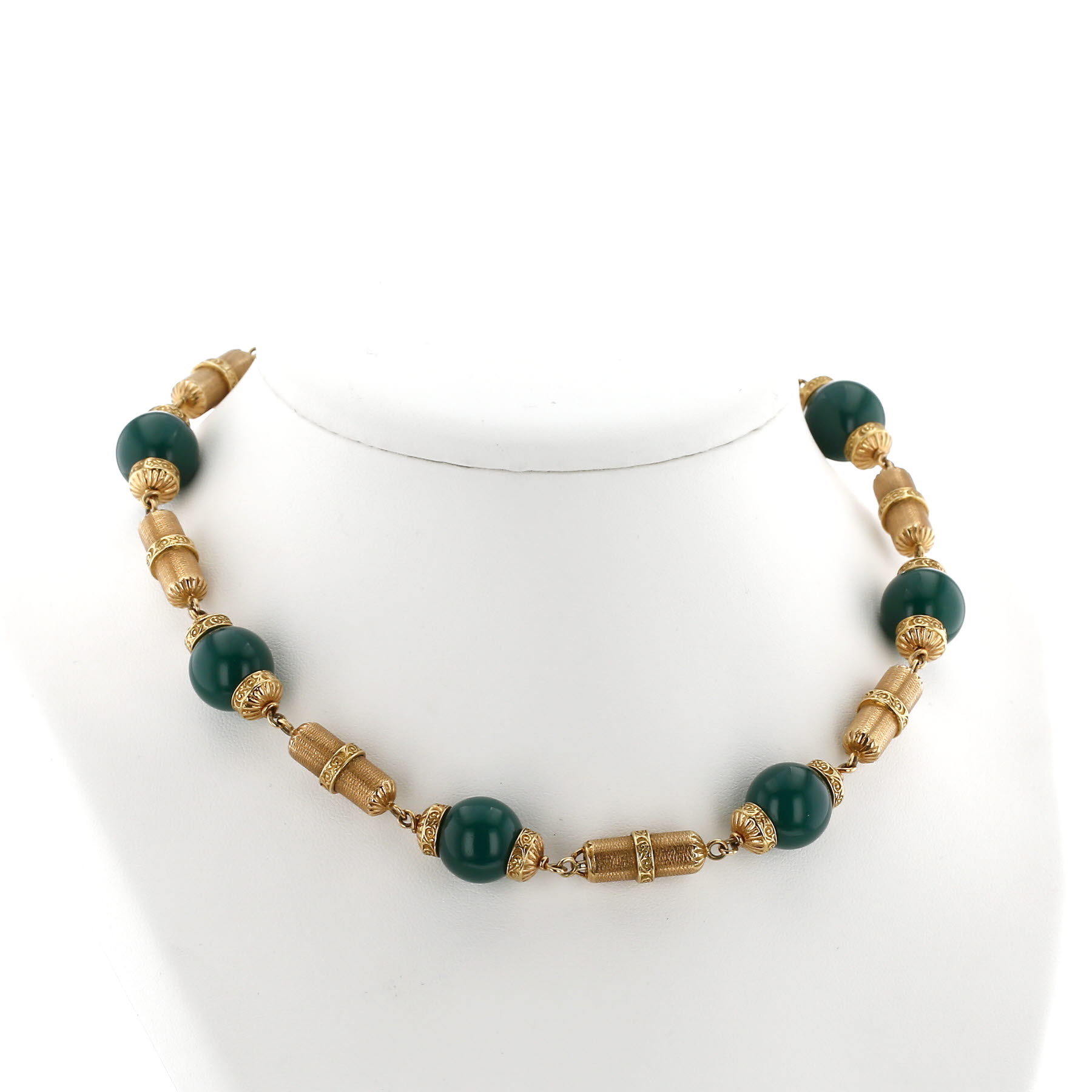 Van Cleef 
Arpels 1970's necklace in yellow gold and chrysoprase