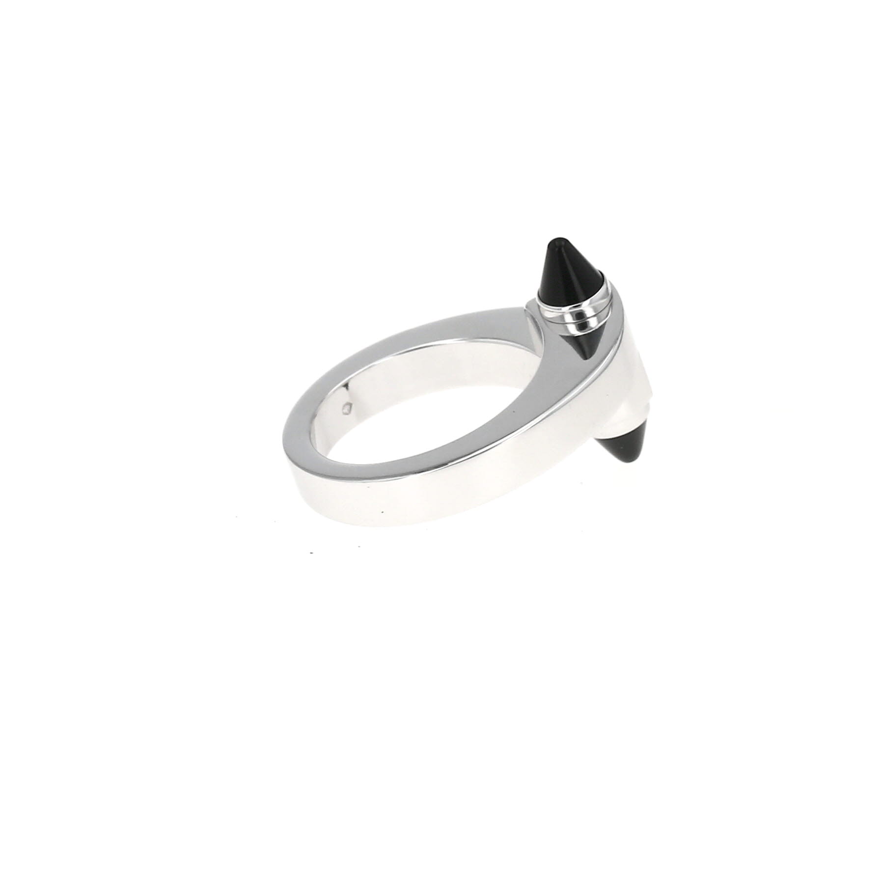 Sortija Cartier Menotte de oro blanco y ónix