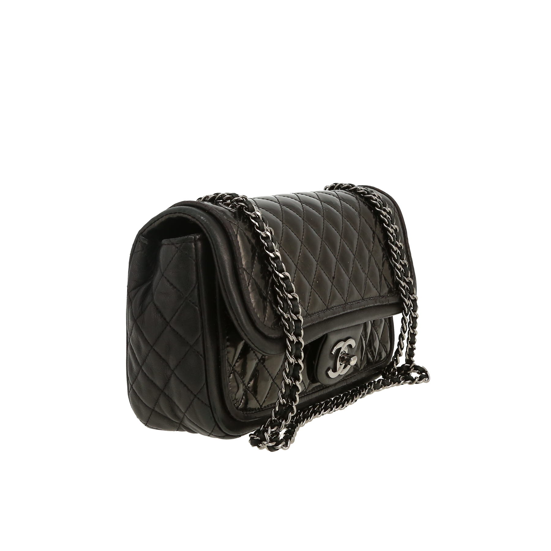 Chanel  Timeless shoulder bag  in black patent quilted leather