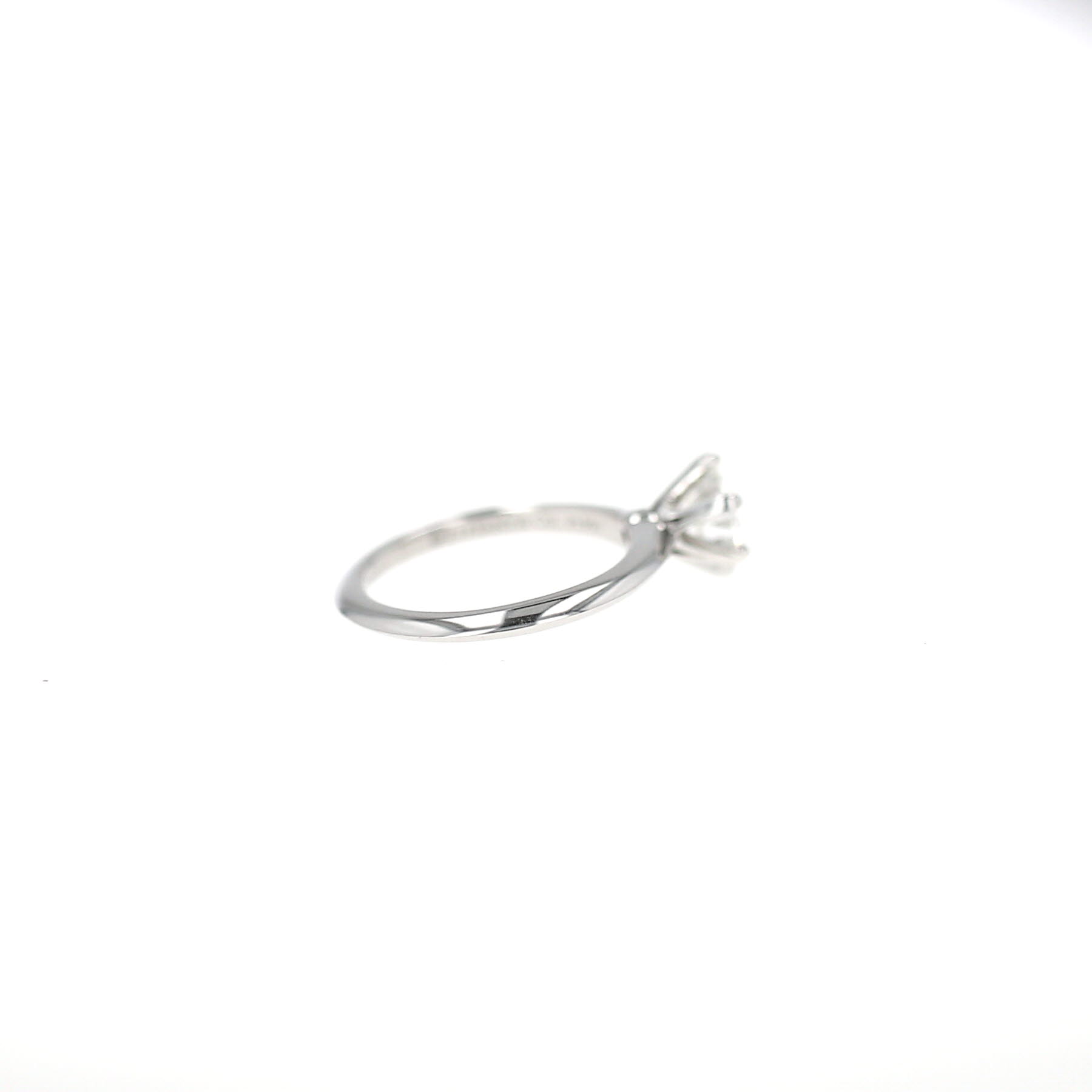 Sortija solitaria Tiffany & Co Setting de platino y diamante