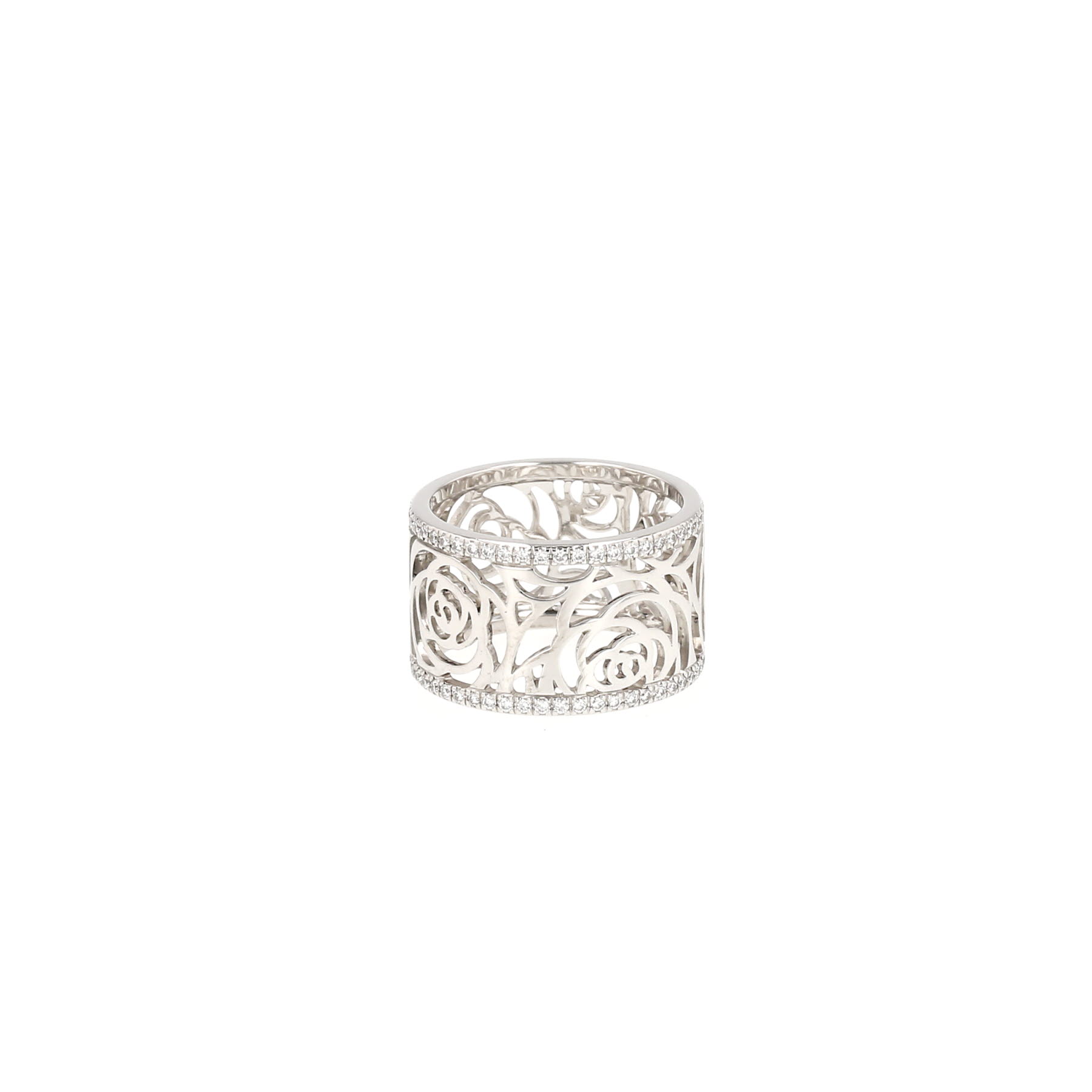 Chanel Camélia Fil sleeve ring in white gold and diamonds