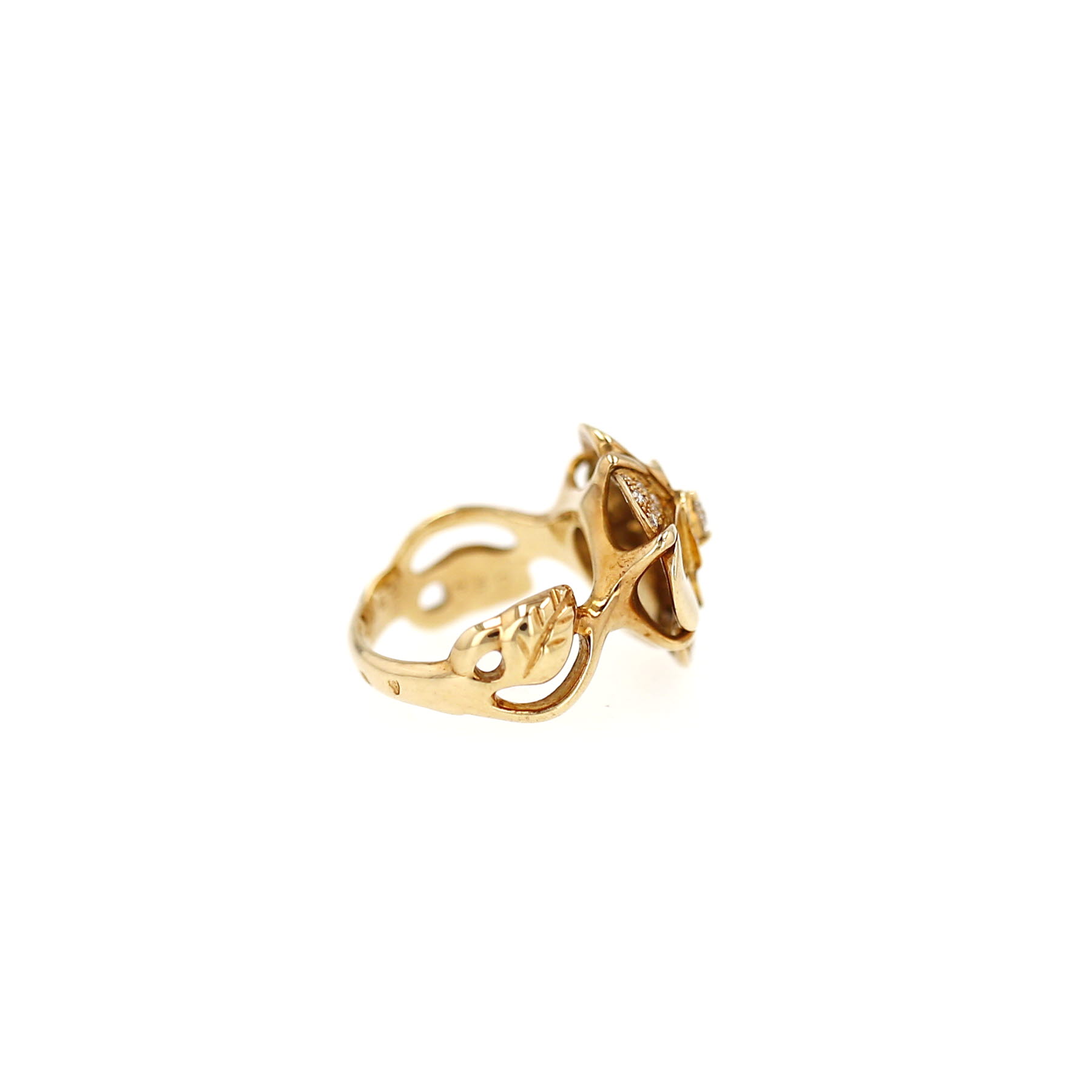 Anello Chanel Camelia in oro giallo e diamanti