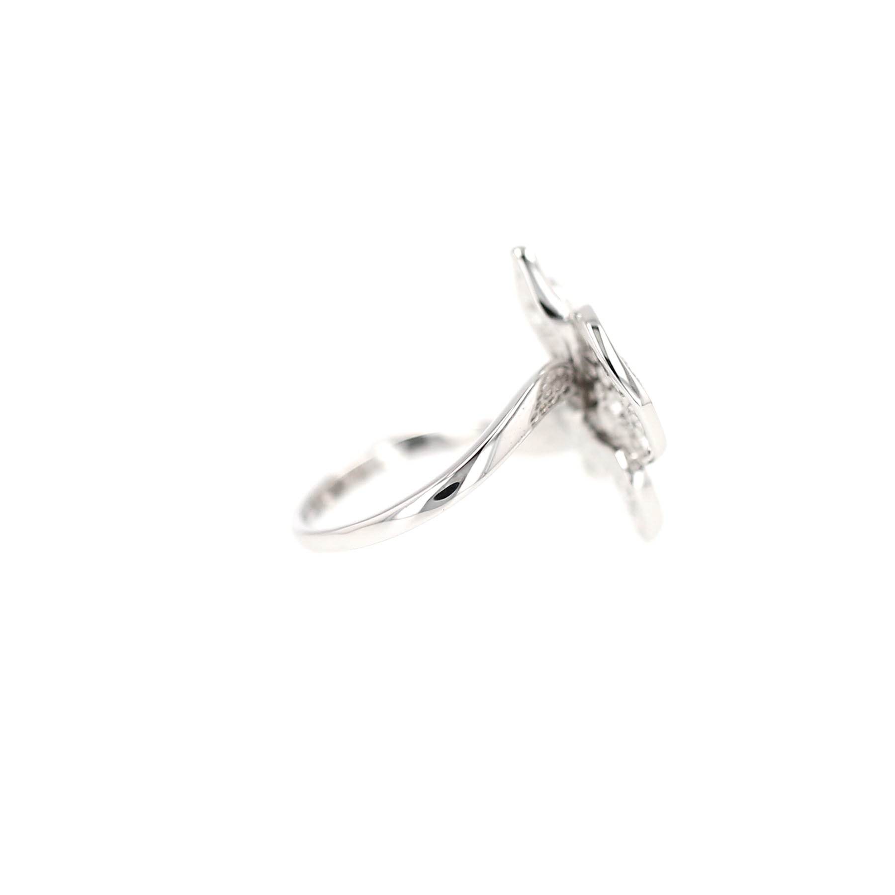 Anello Cartier Caresse d'Orchidées modello grande in oro bianco e diamanti