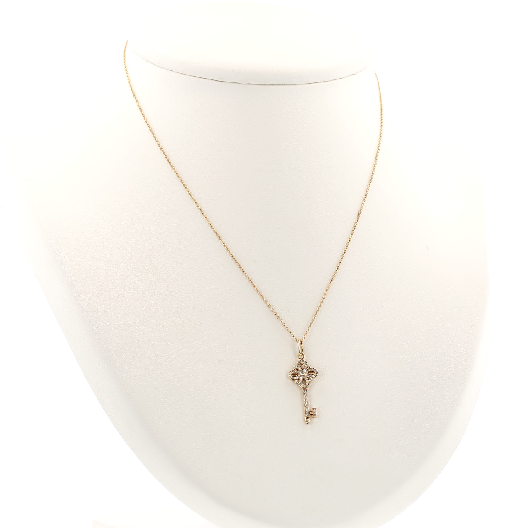 Tiffany 
Co Clé Victoria mini necklace in pink gold and diamonds
