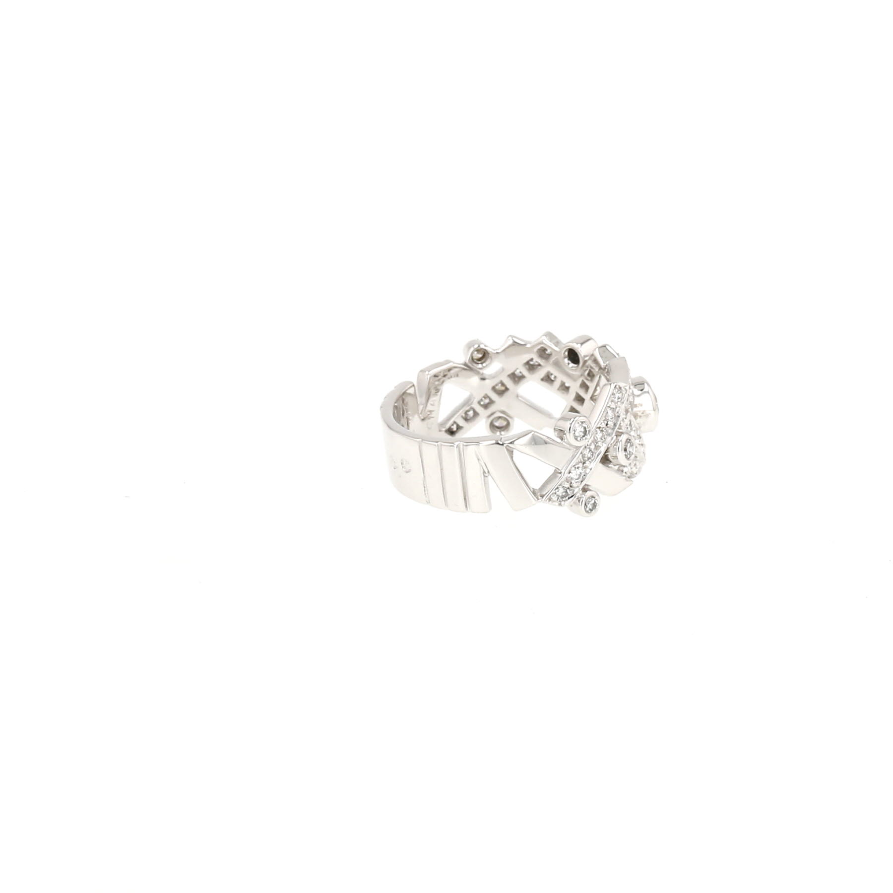 Chanel Cristaux Glacés ring in white gold and diamonds