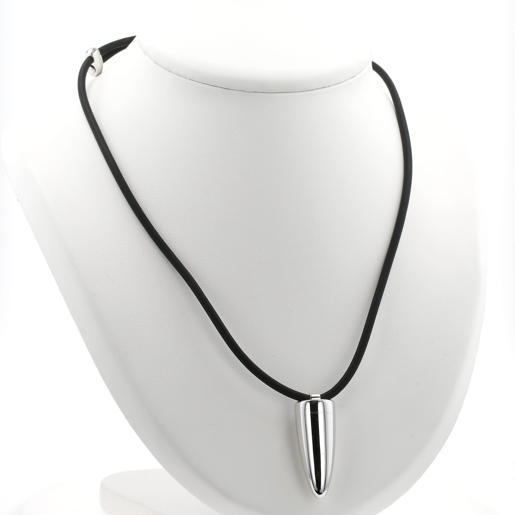 Vhernier Calla necklace in white gold