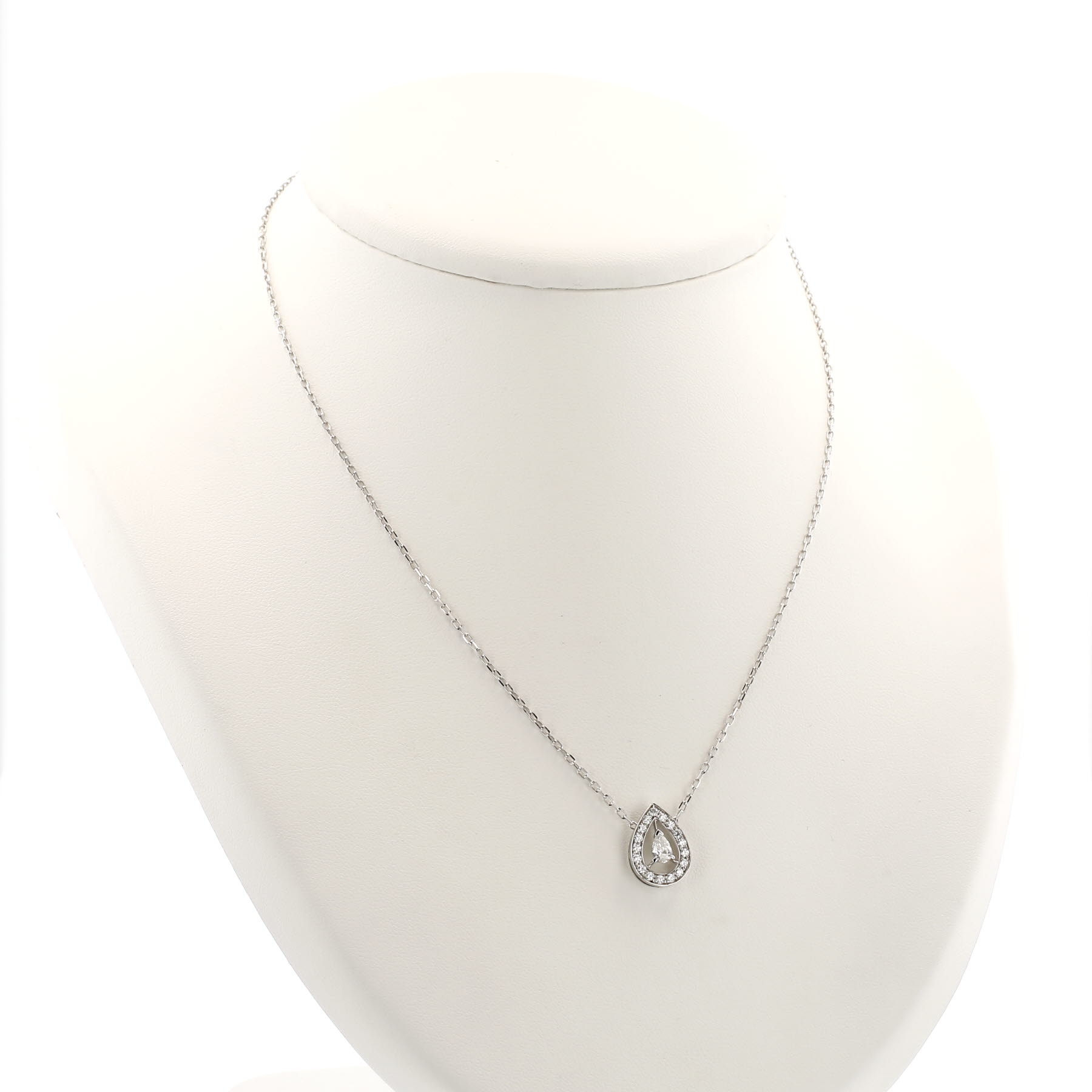 Boucheron Ava necklace in white gold and diamonds