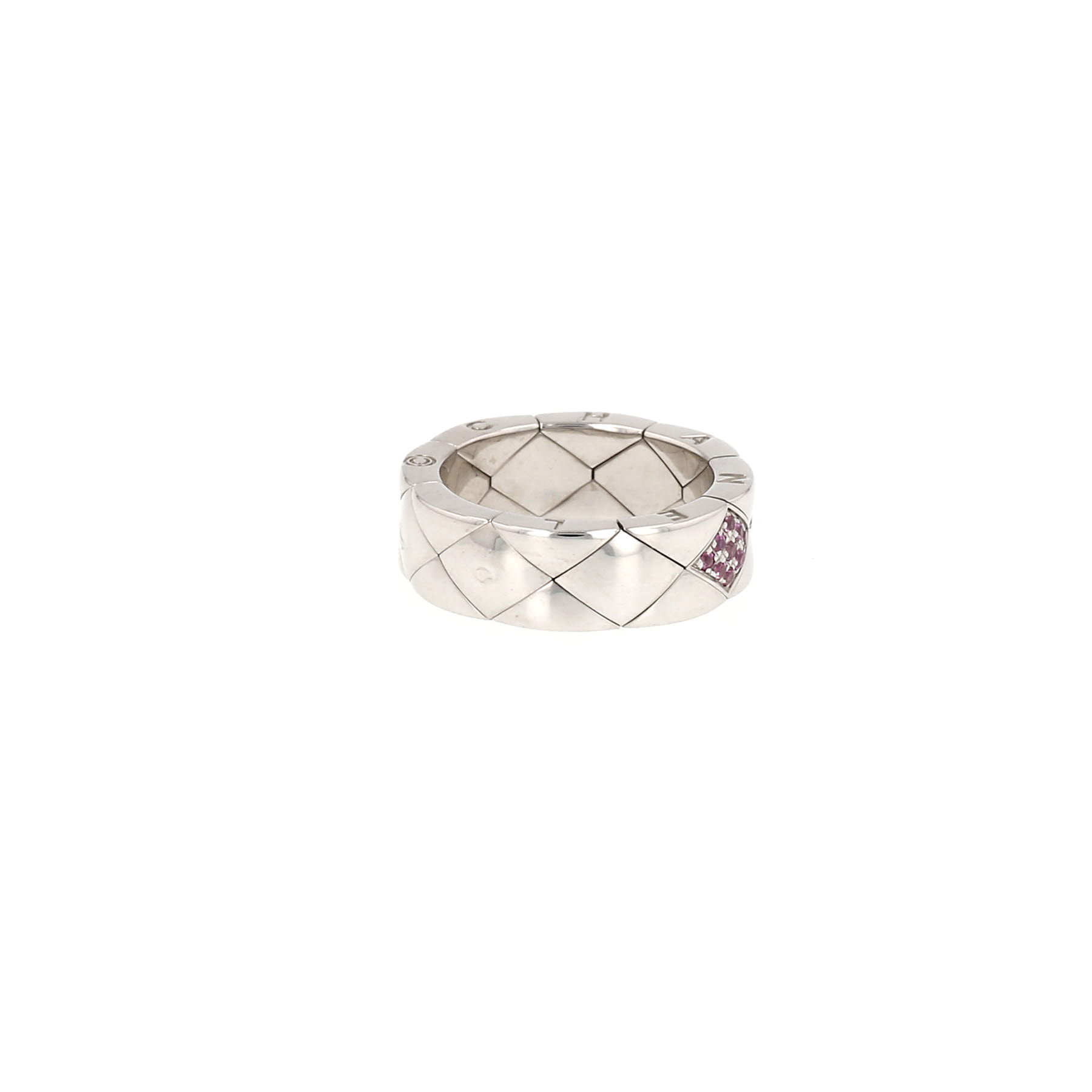 Half-flexible Chanel Matelassé ring in white gold and sapphires
