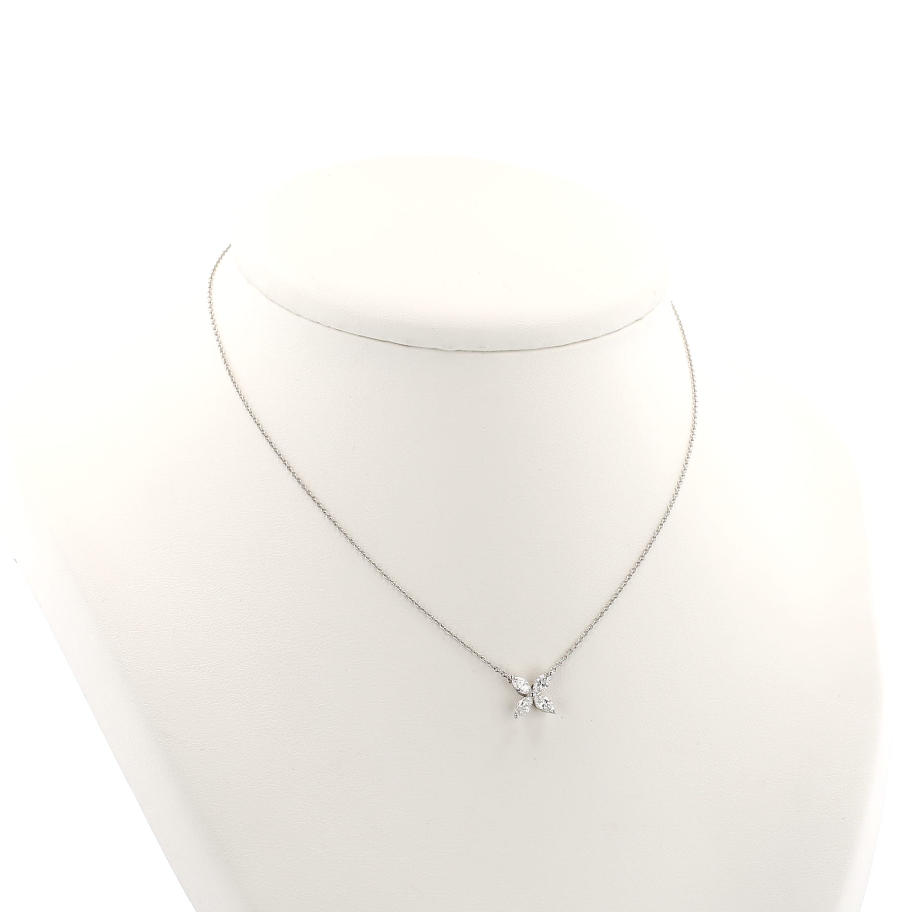Tiffany 
Co Victoria necklace in platinium and diamonds