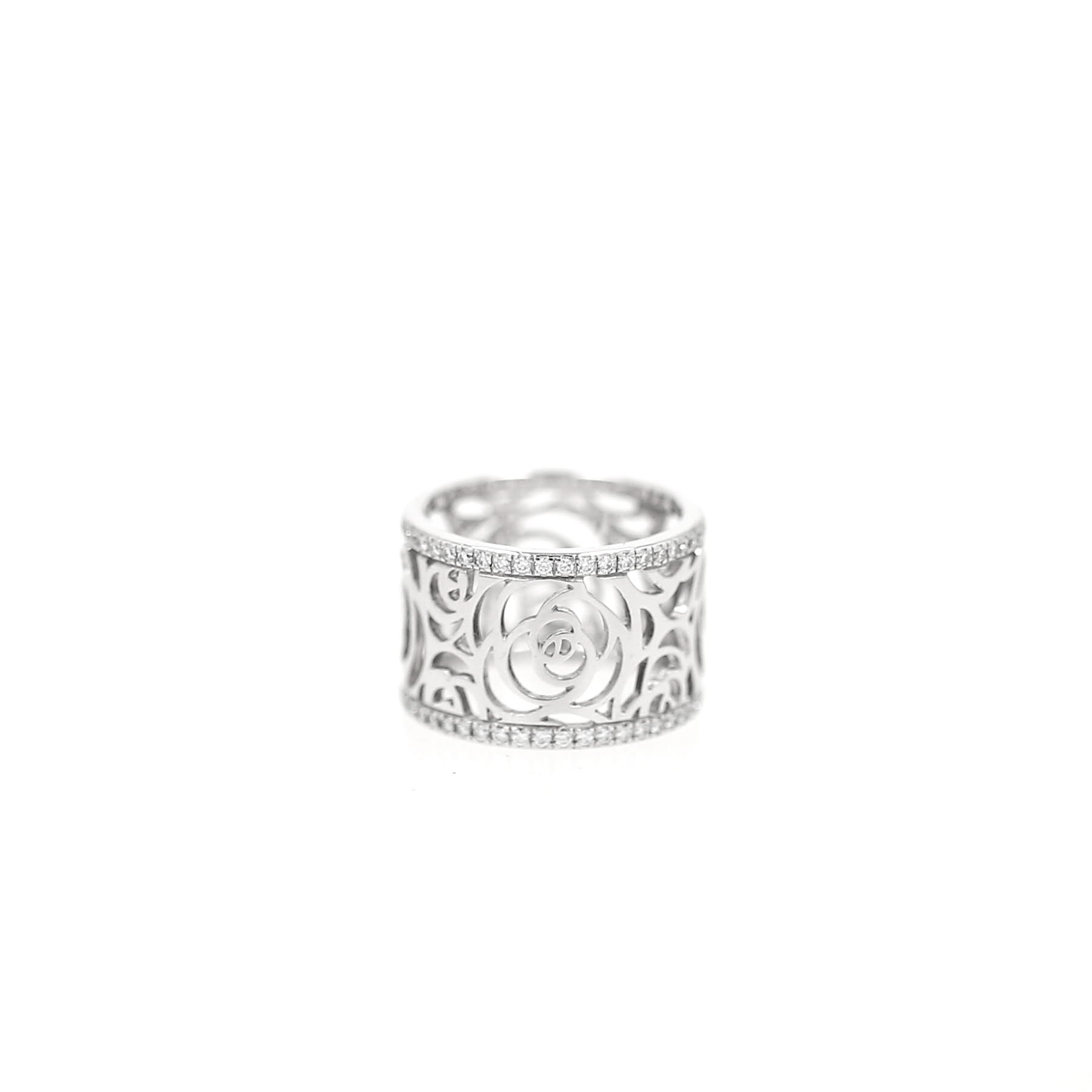 Chanel  sleeve ring in white gold and diamonds