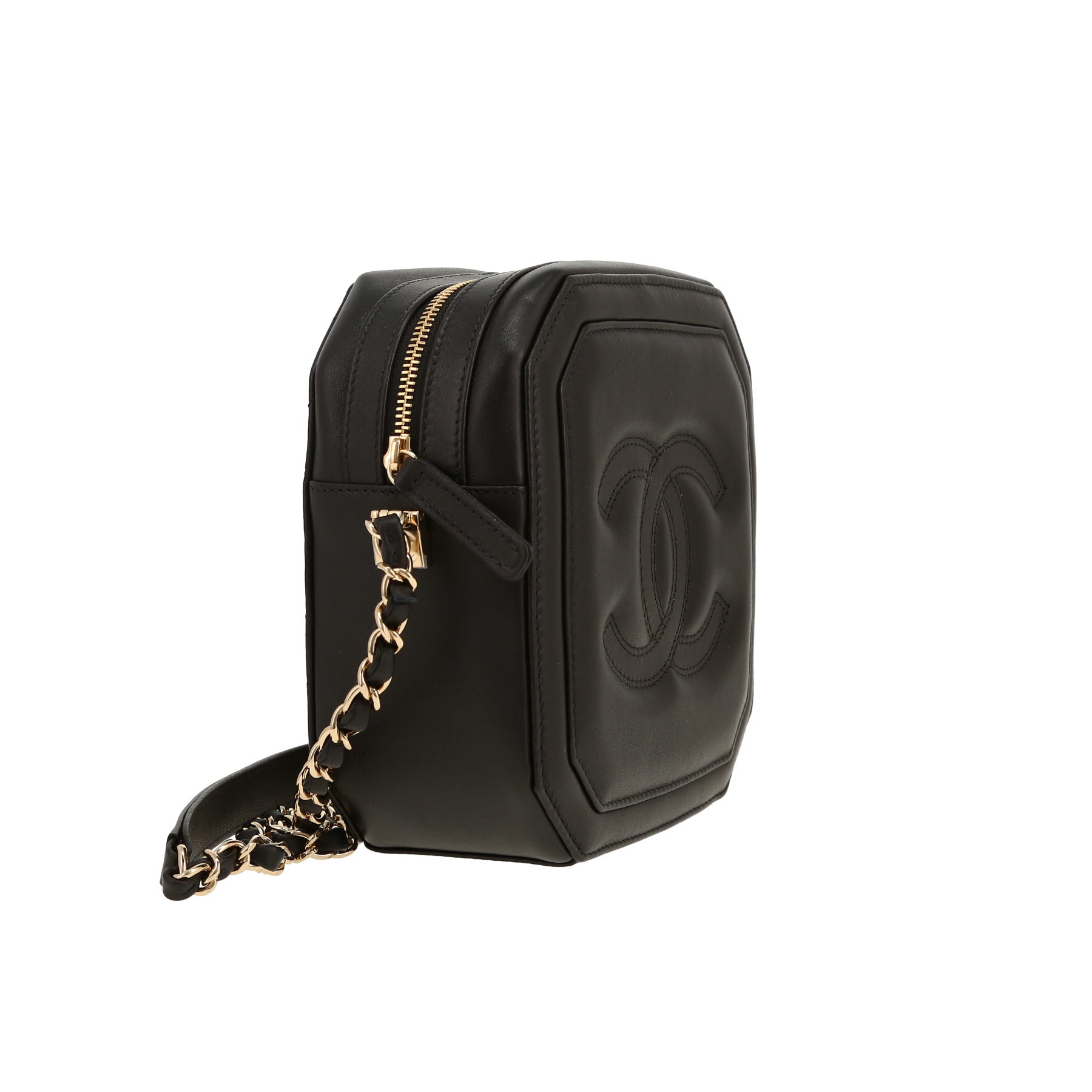 Chanel   shoulder bag  in black quilted leather