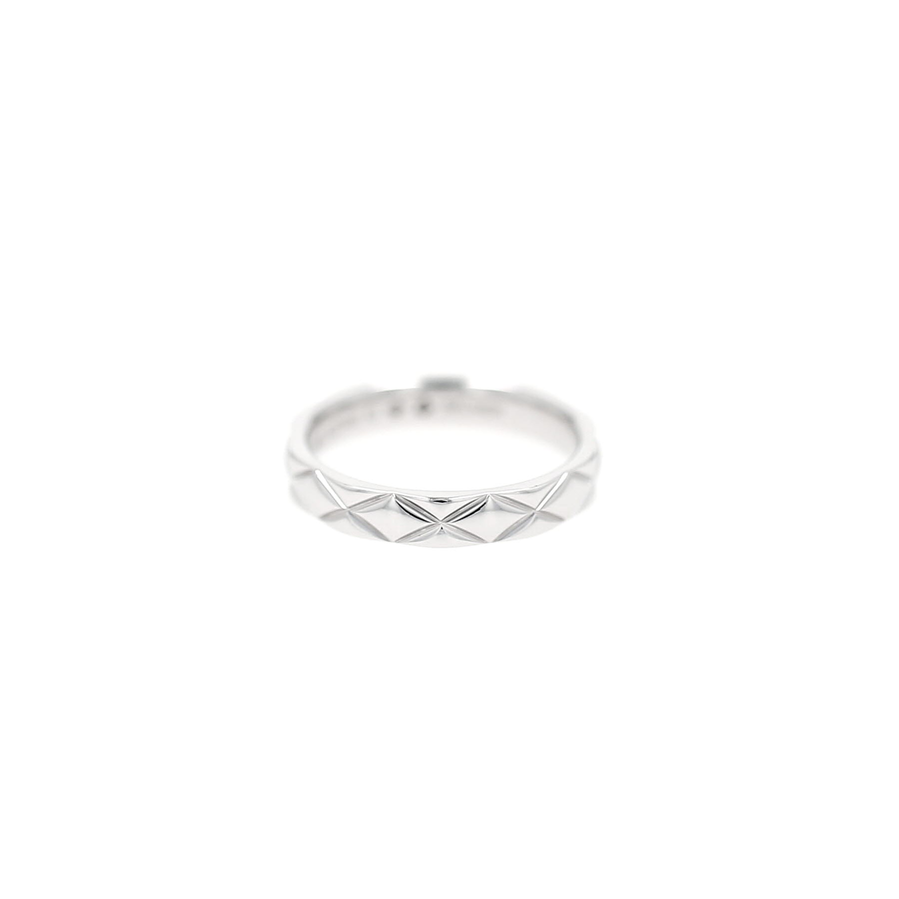 Chanel Matelassé ring in platinium