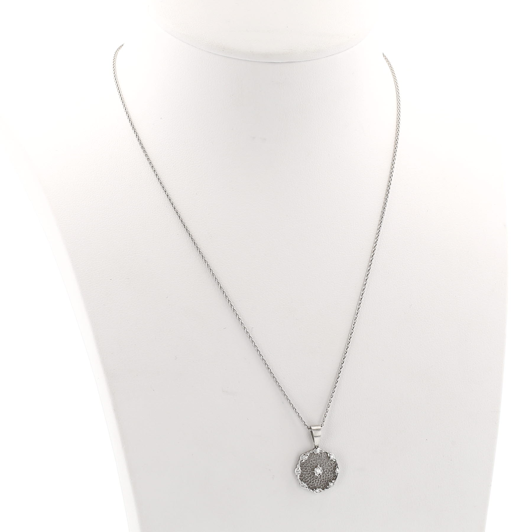 Buccellati Tulle necklace in white gold and diamonds