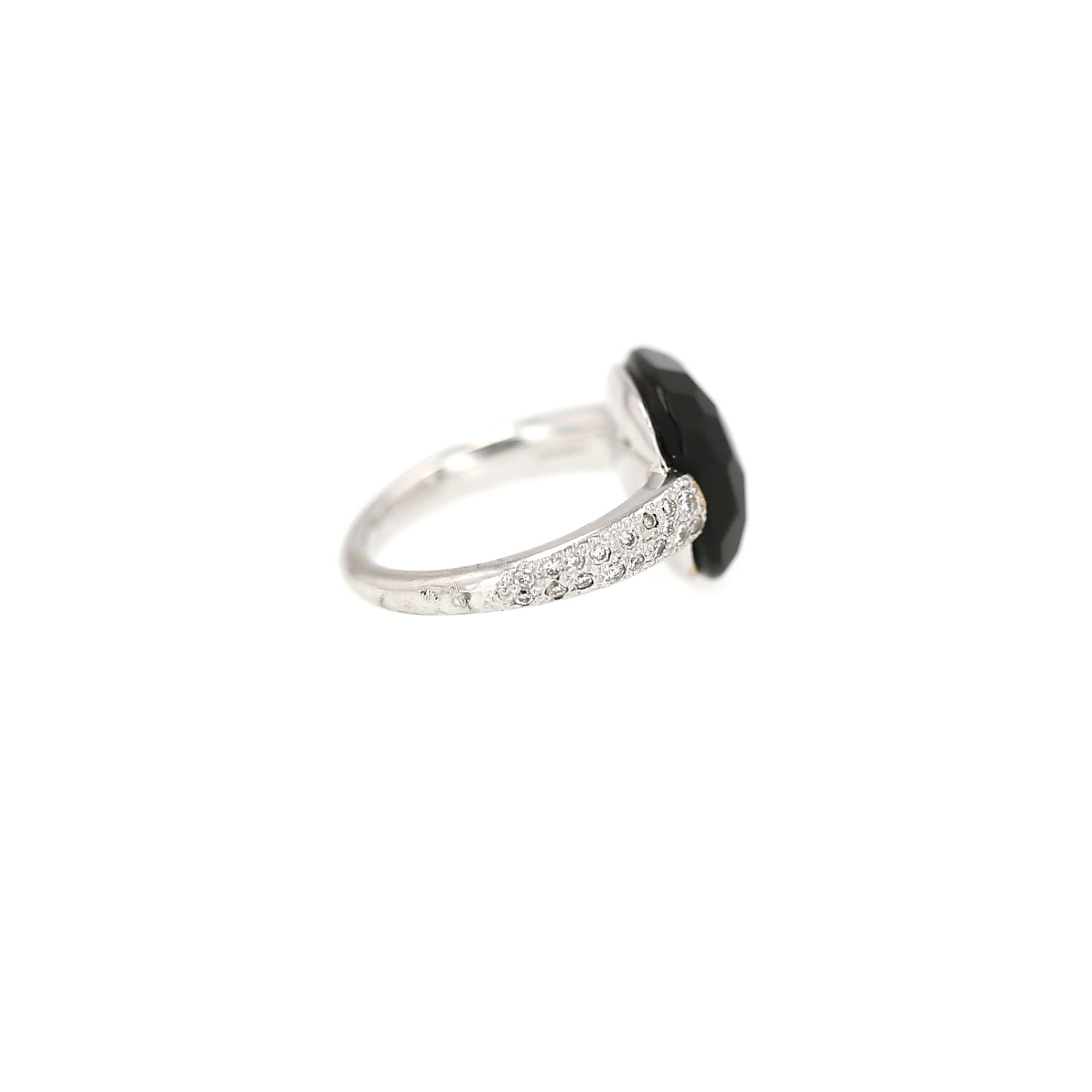 Pomellato Capri ring in white gold, jet and diamonds