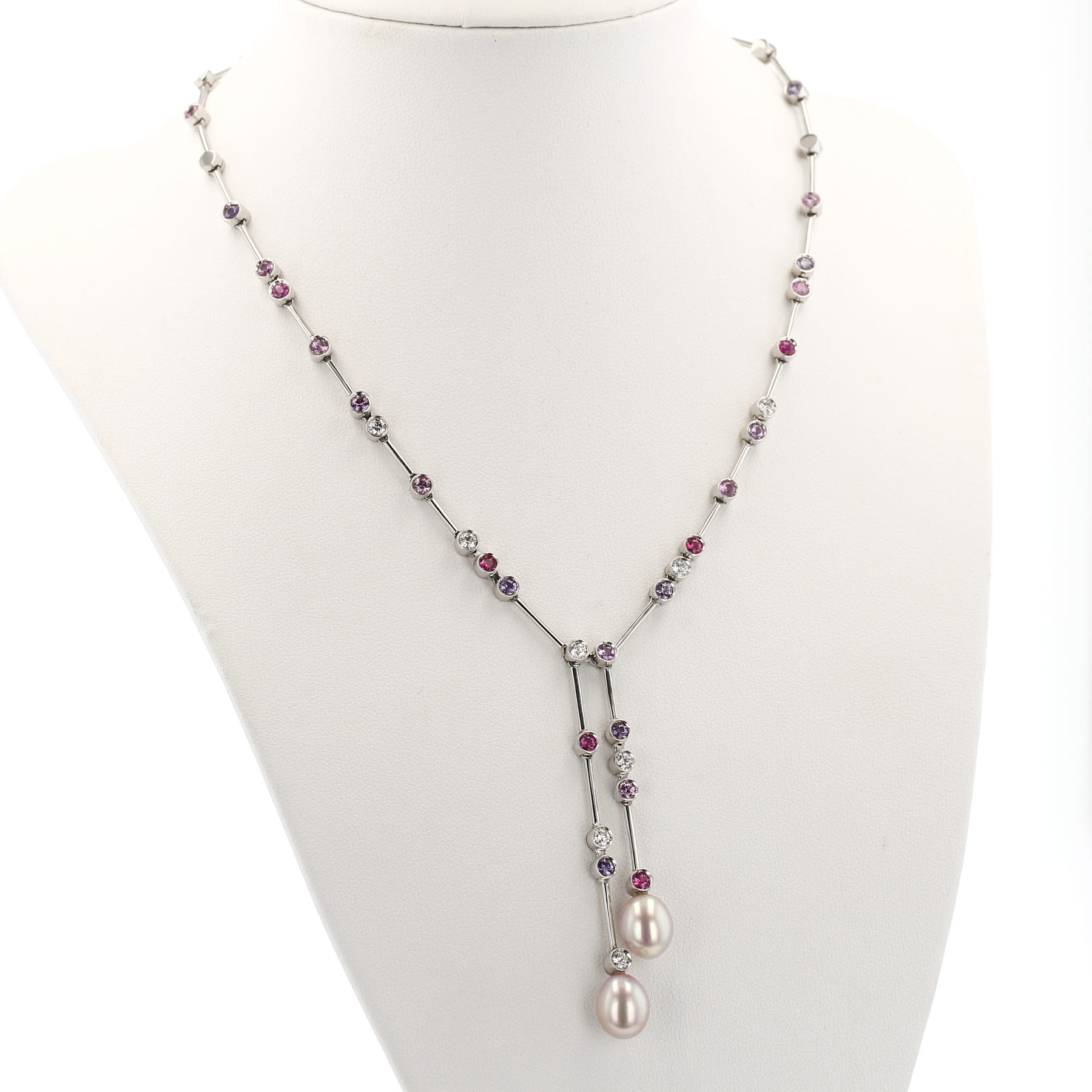 Chanel 1932 necklace in white gold, diamonds and sapphires