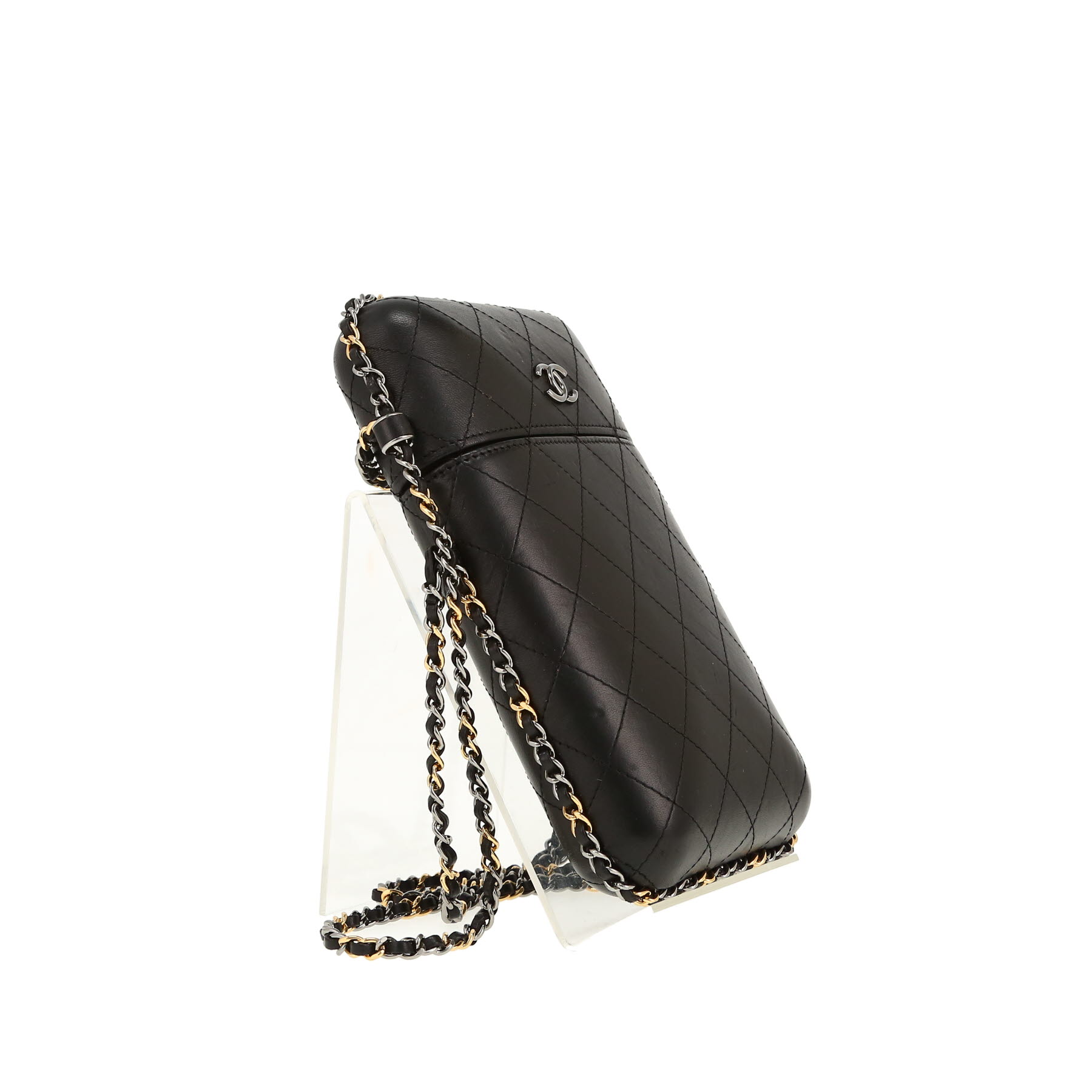 Chanel   pouch  in black quilted leather