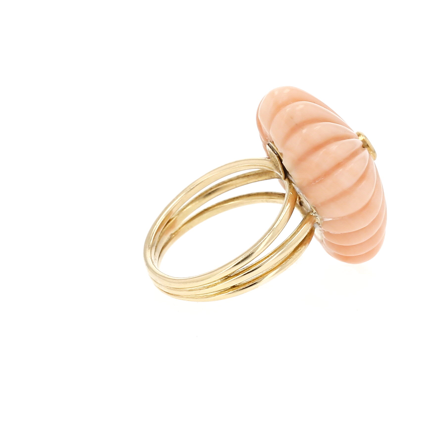 Sortija época años 80 Zolotas  de oro amarillo, coral y diamante