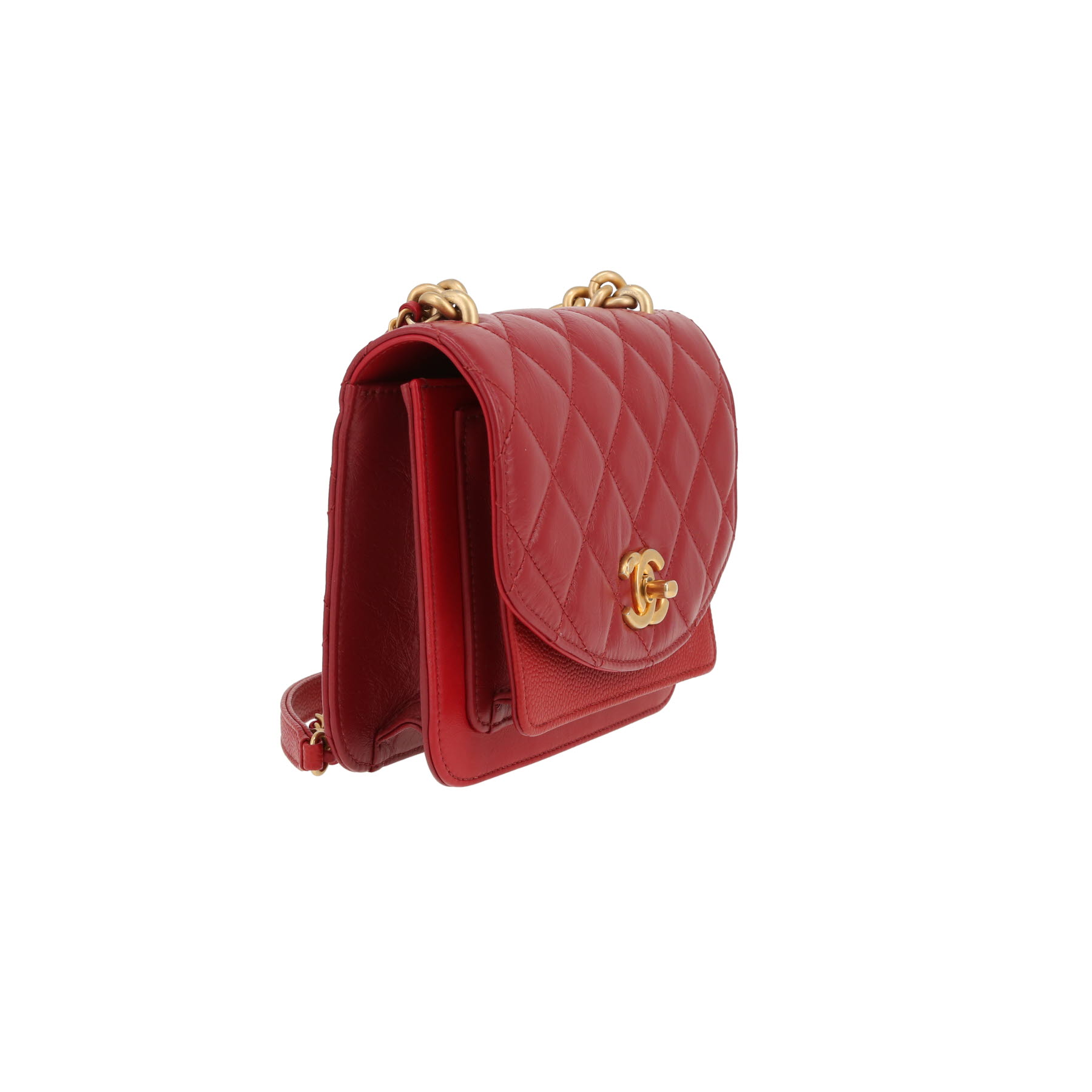 Chanel   shoulder bag  in red quilted leather
