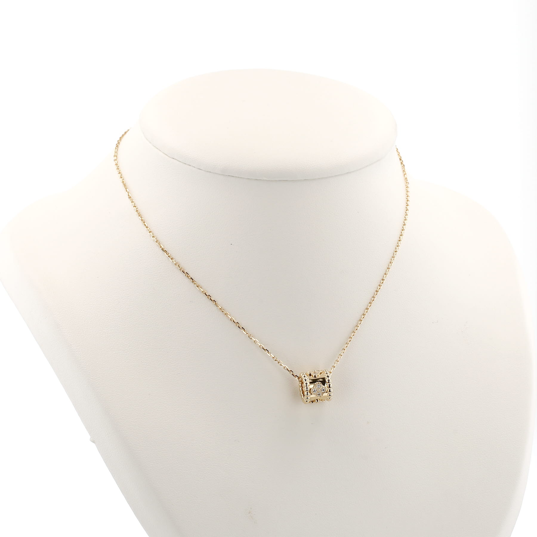 Van Cleef 
Arpels Perlée Trèfles necklace in yellow gold and diamonds