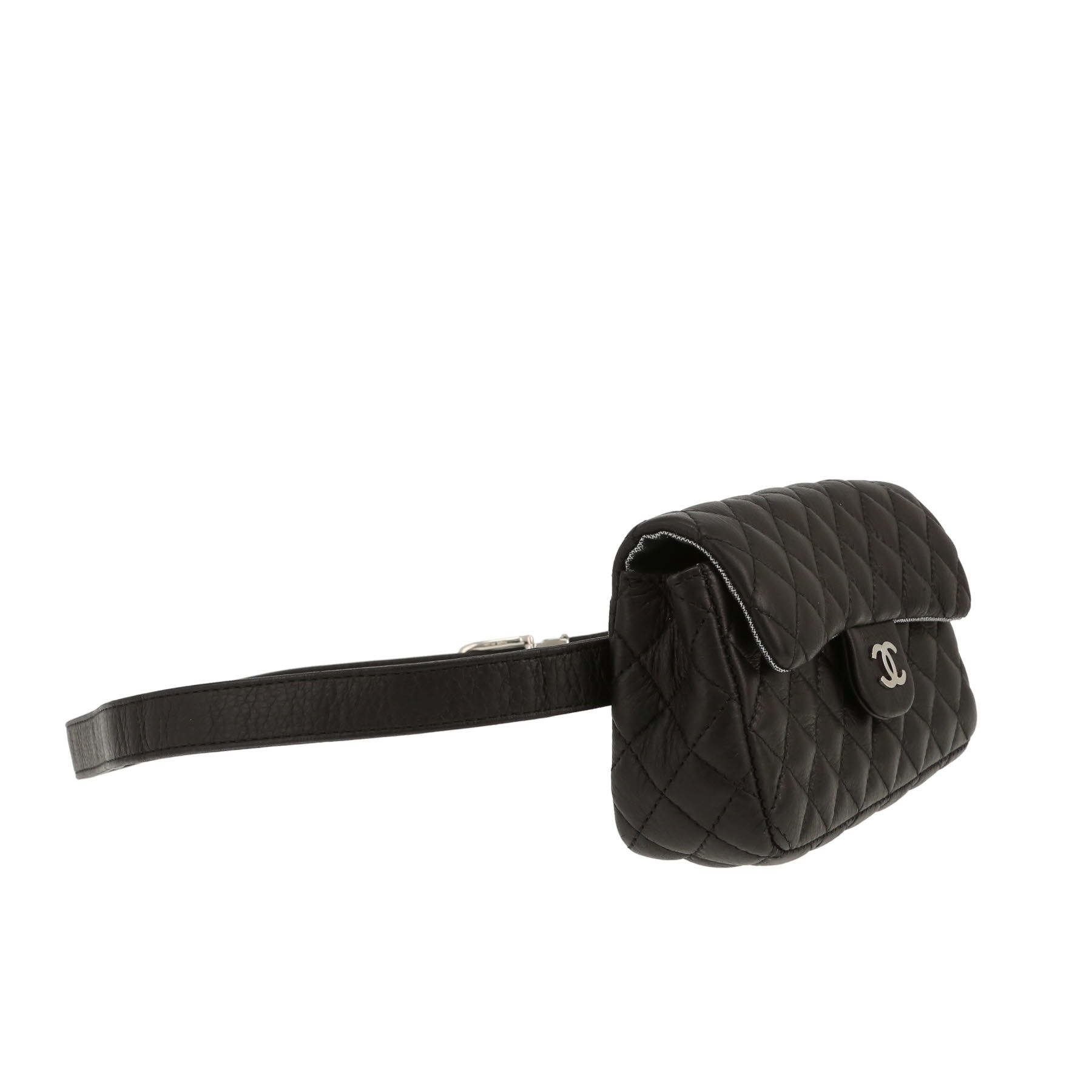 Pochette-ceinture Chanel  Pochette ceinture en cuir matelassé noir
