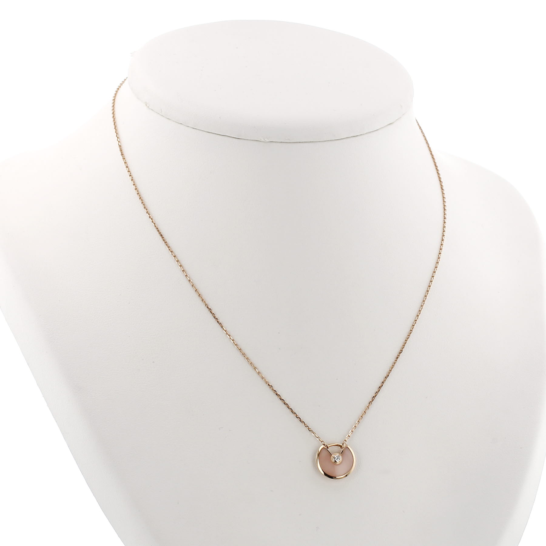 Collier Cartier Amulette taille XS en or rose, diamant et opale rose