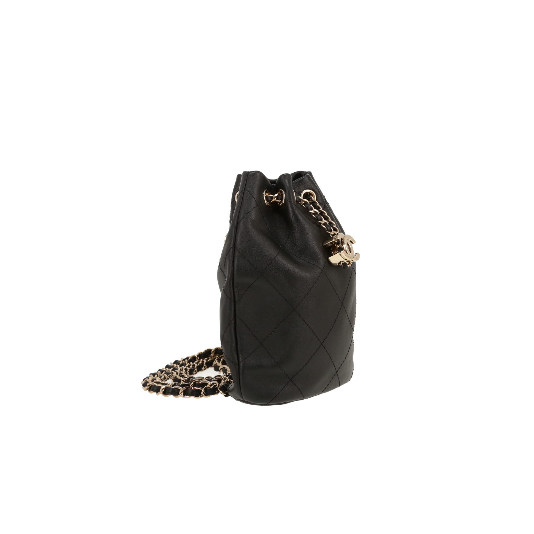 Chanel   backpack  in black quilted leather