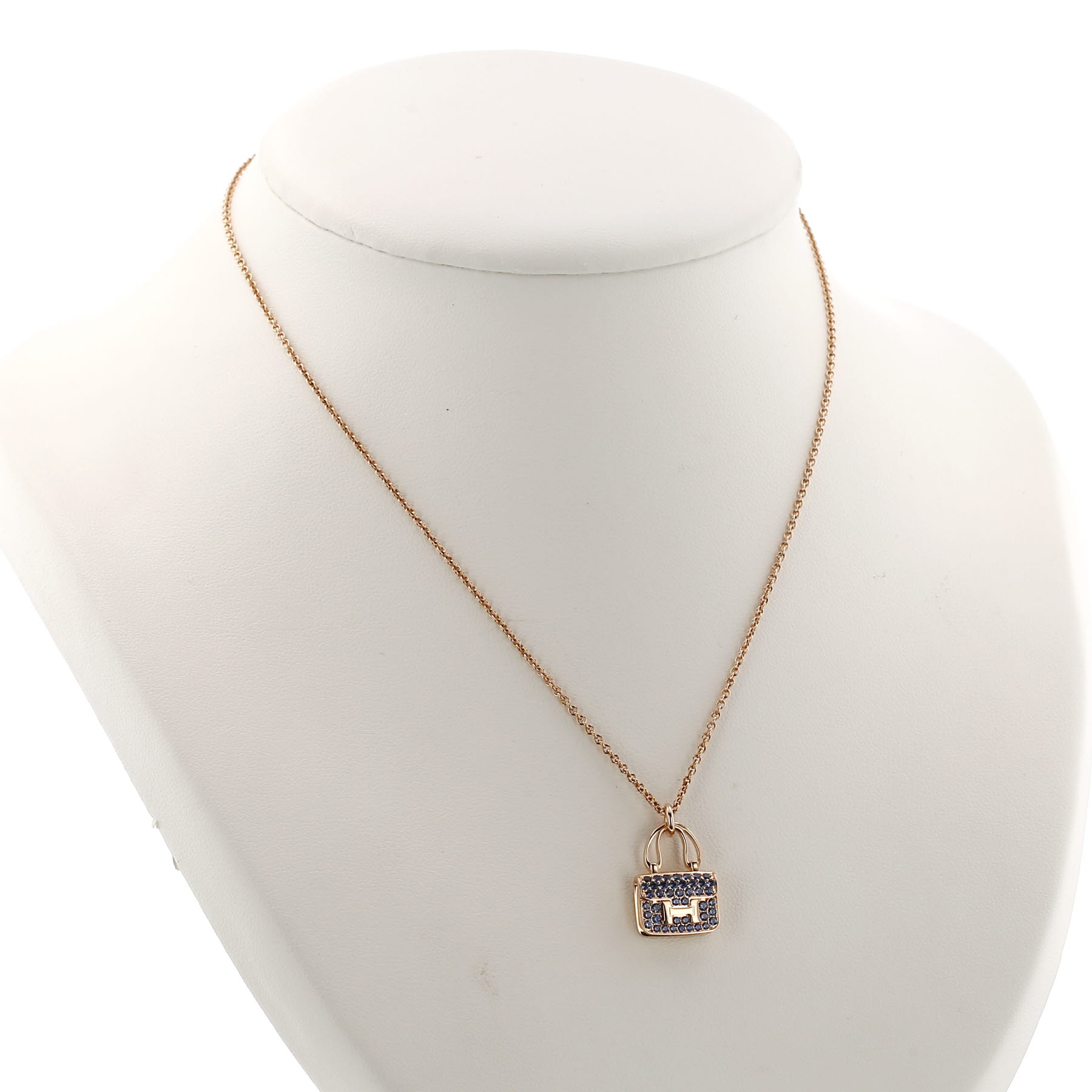 Collar Hermès Amulettes Constance de oro rosa y zafiros