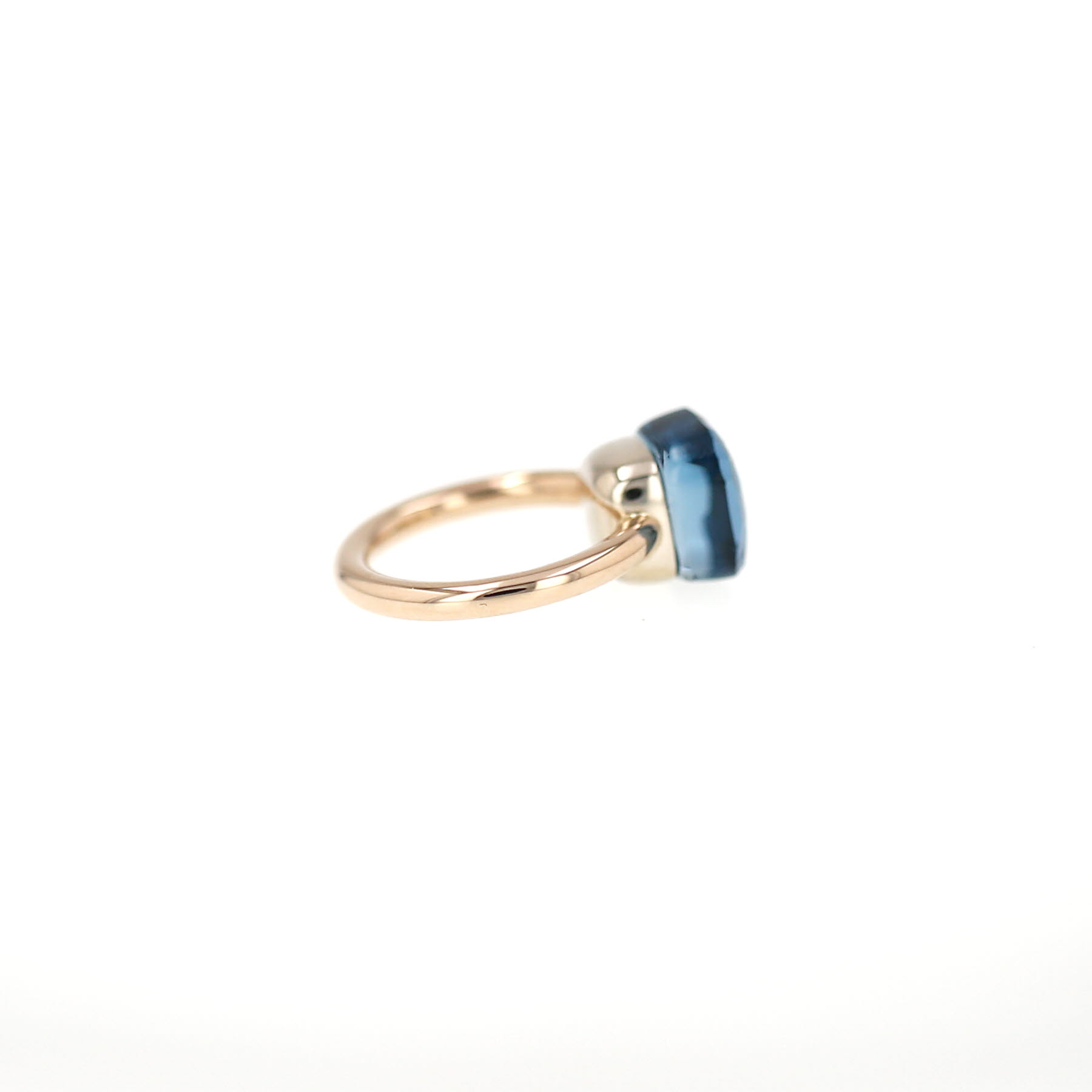 Bague Pomellato Nudo Classic en or rose et topaze blue london