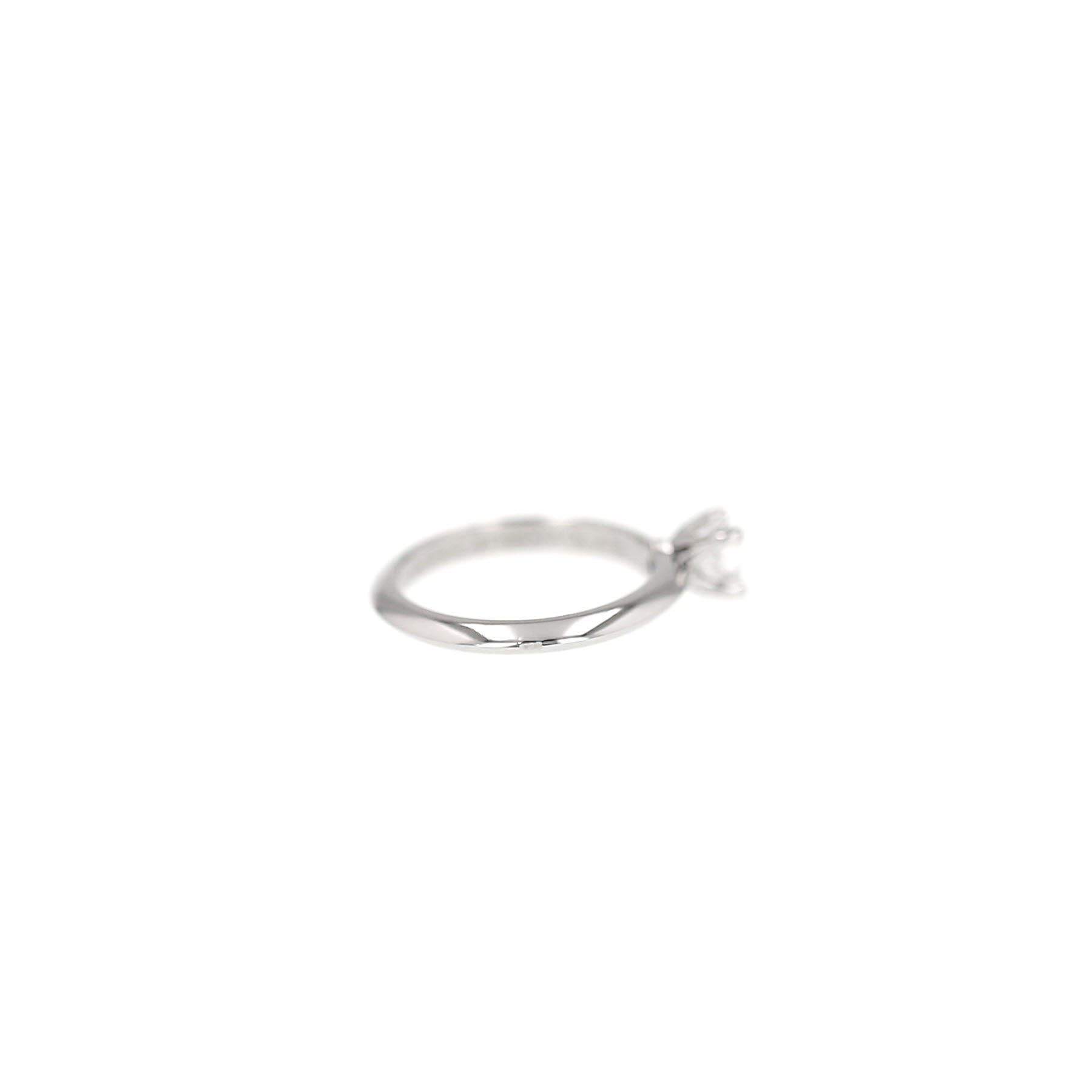 Tiffany & Co solitaire ring in platinium and diamond