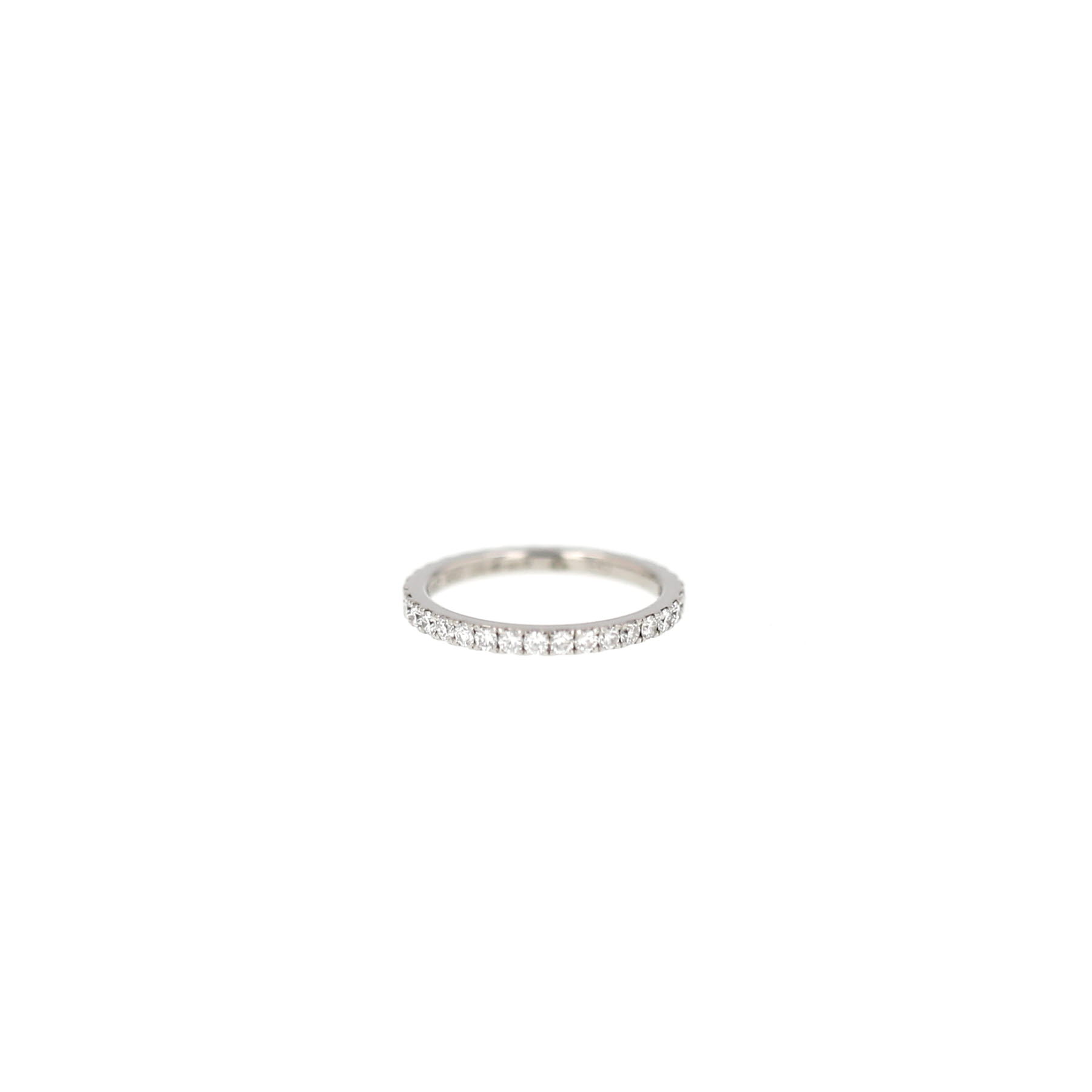 De Beers DB Classic wedding ring in platinum and diamonds