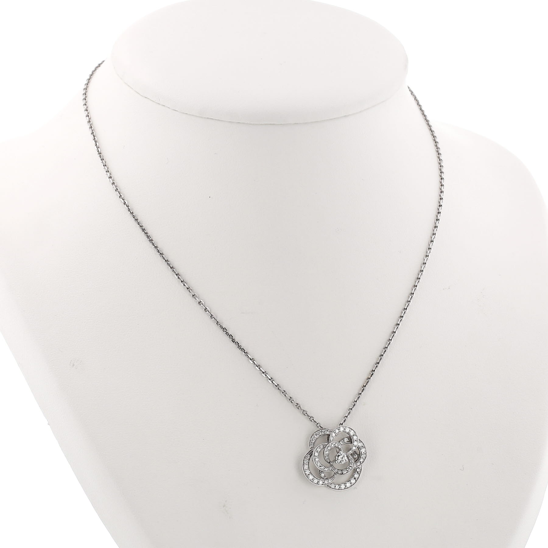 Chanel Camélia Fil small model necklace in white gold and diamonds
