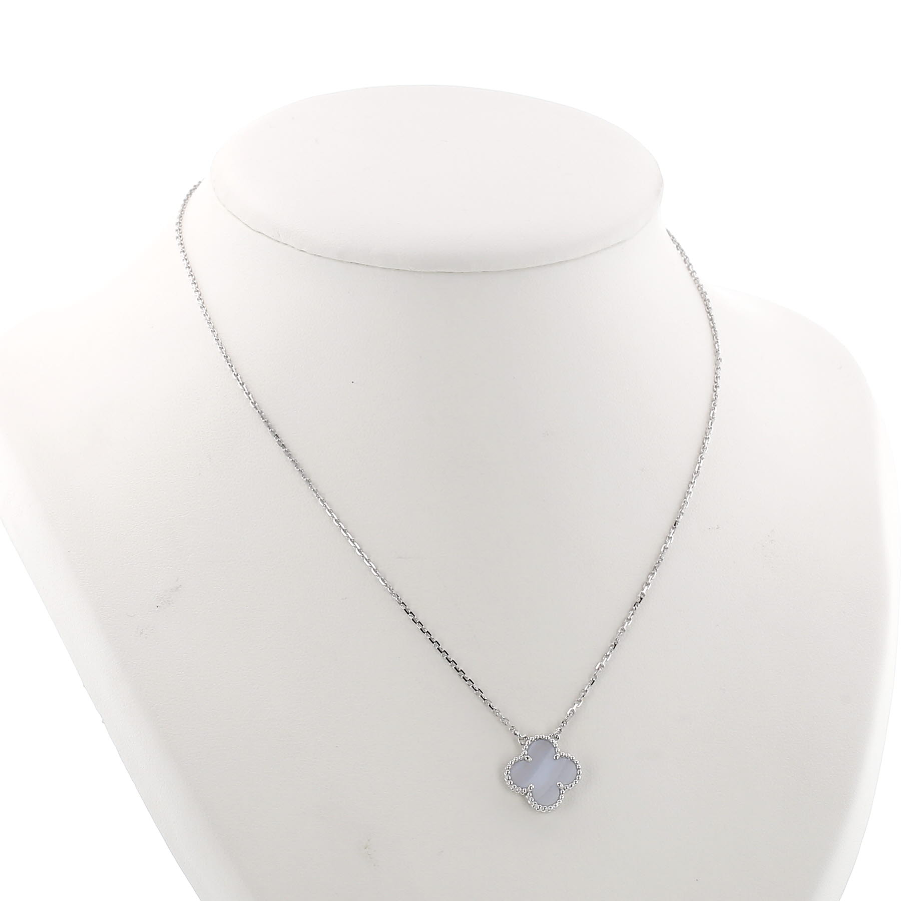 Collier Van Cleef & Arpels Vintage Alhambra en or blanc et calcédoine