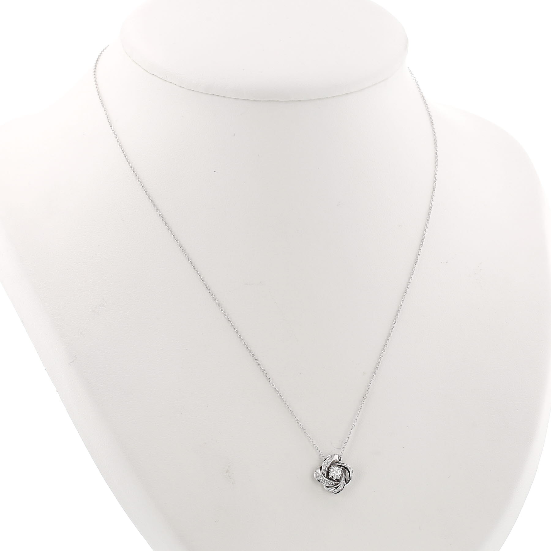 Boucheron Pivoine necklace in white gold and diamonds