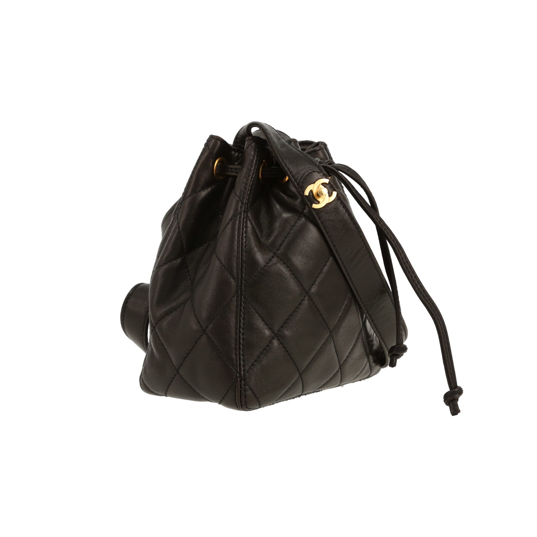 Chanel   shoulder bag  in black quilted leather