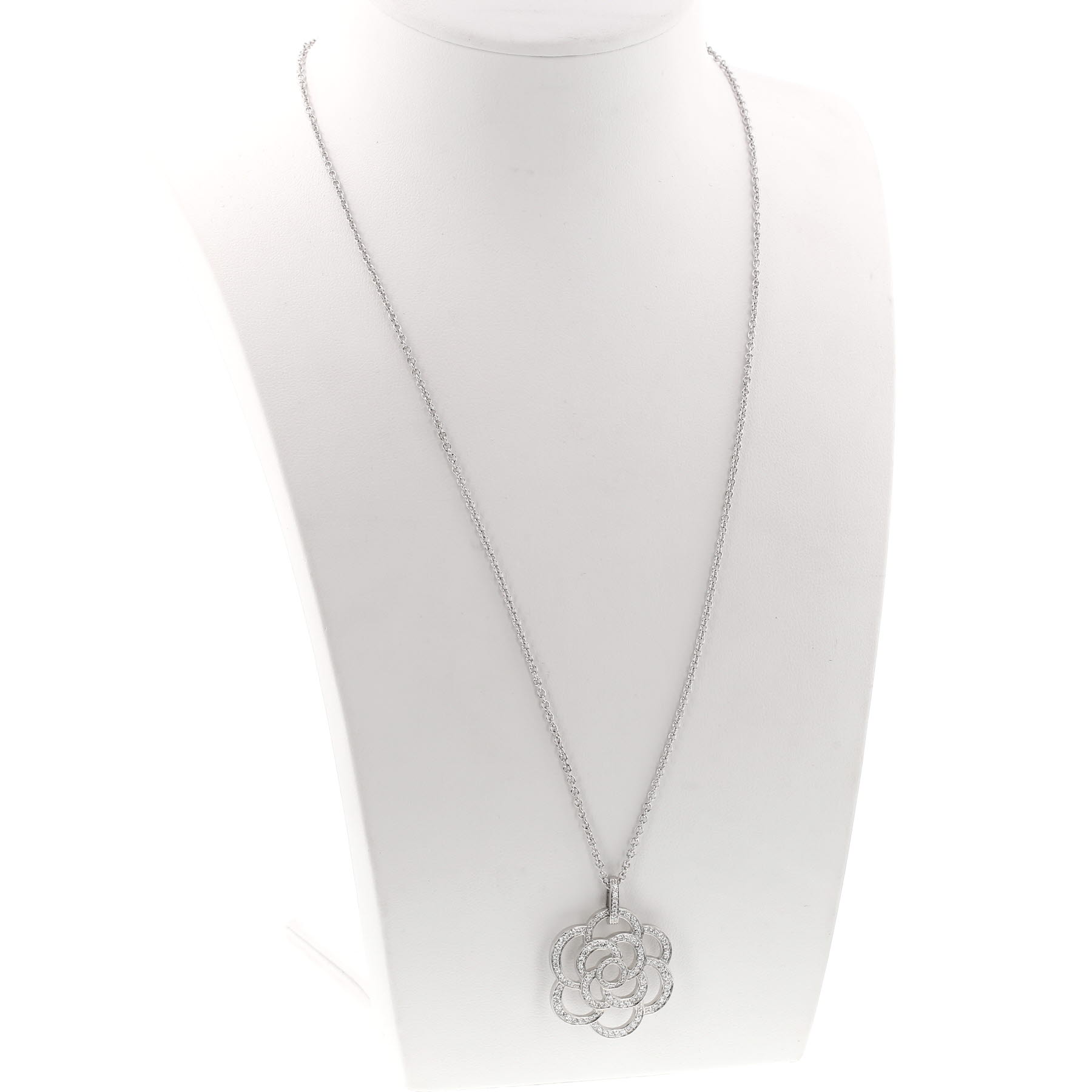 Collier Chanel Camelia en or blanc et diamants