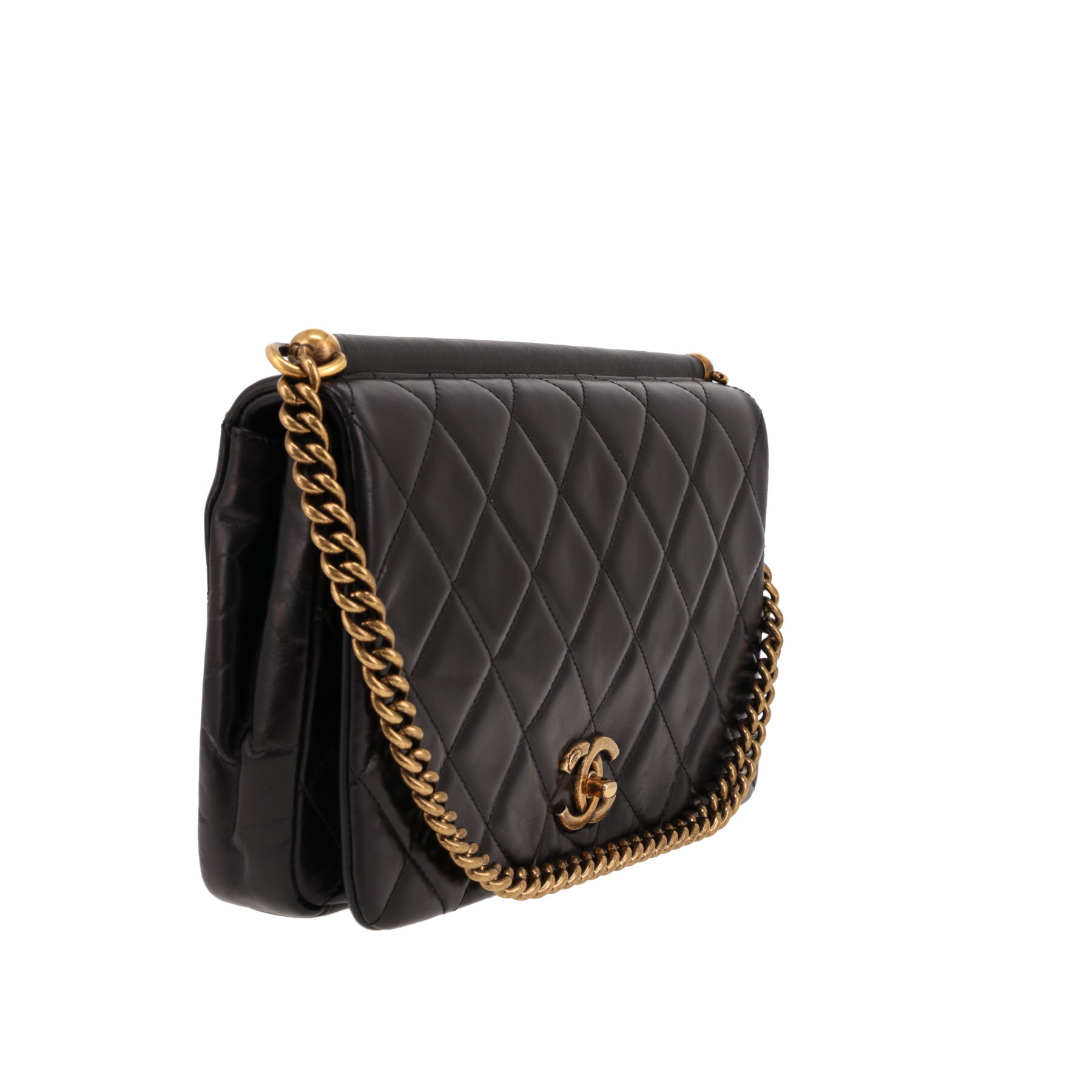 Chanel   shoulder bag  in black quilted leather