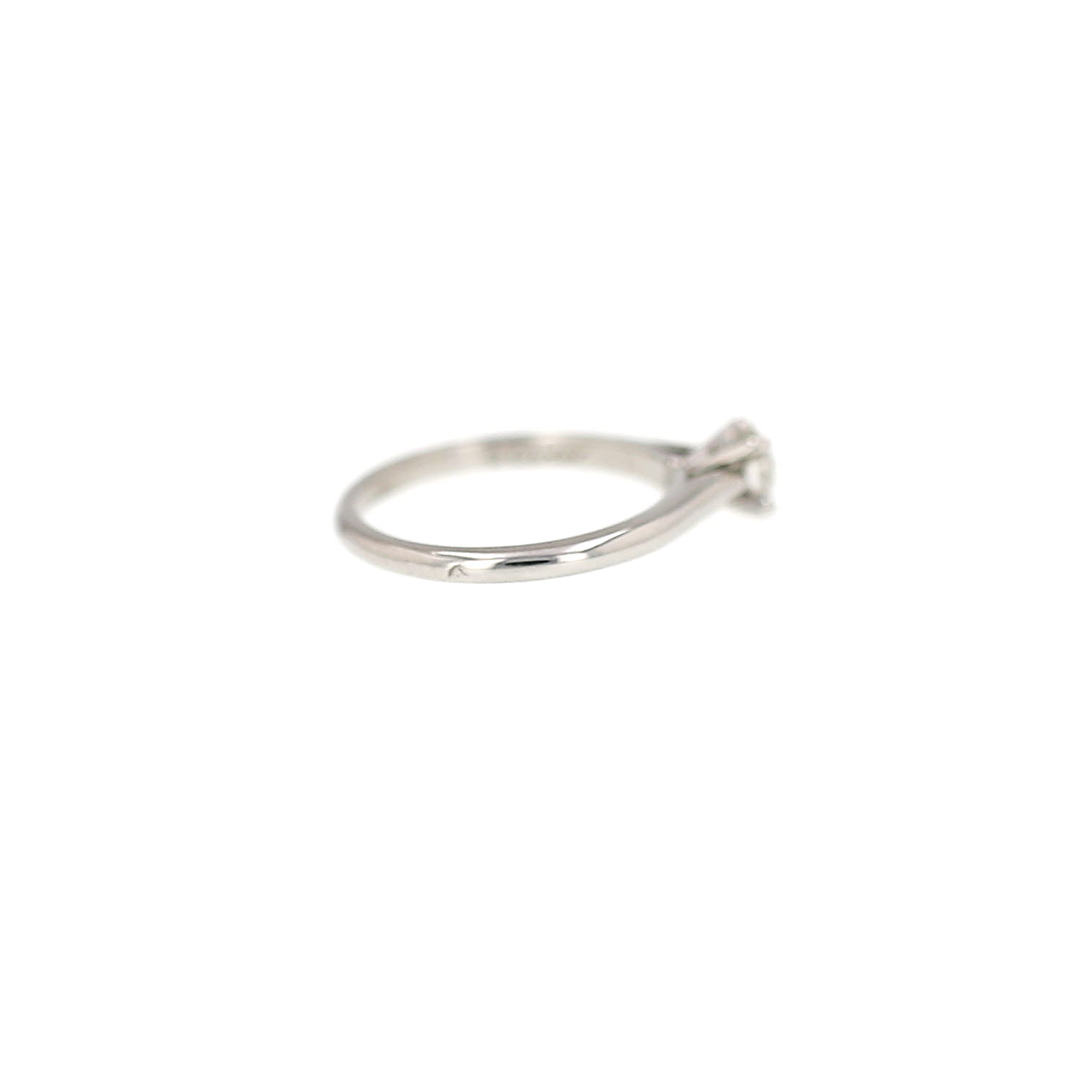 Anello solitario Cartier 1895 in platino e diamanti